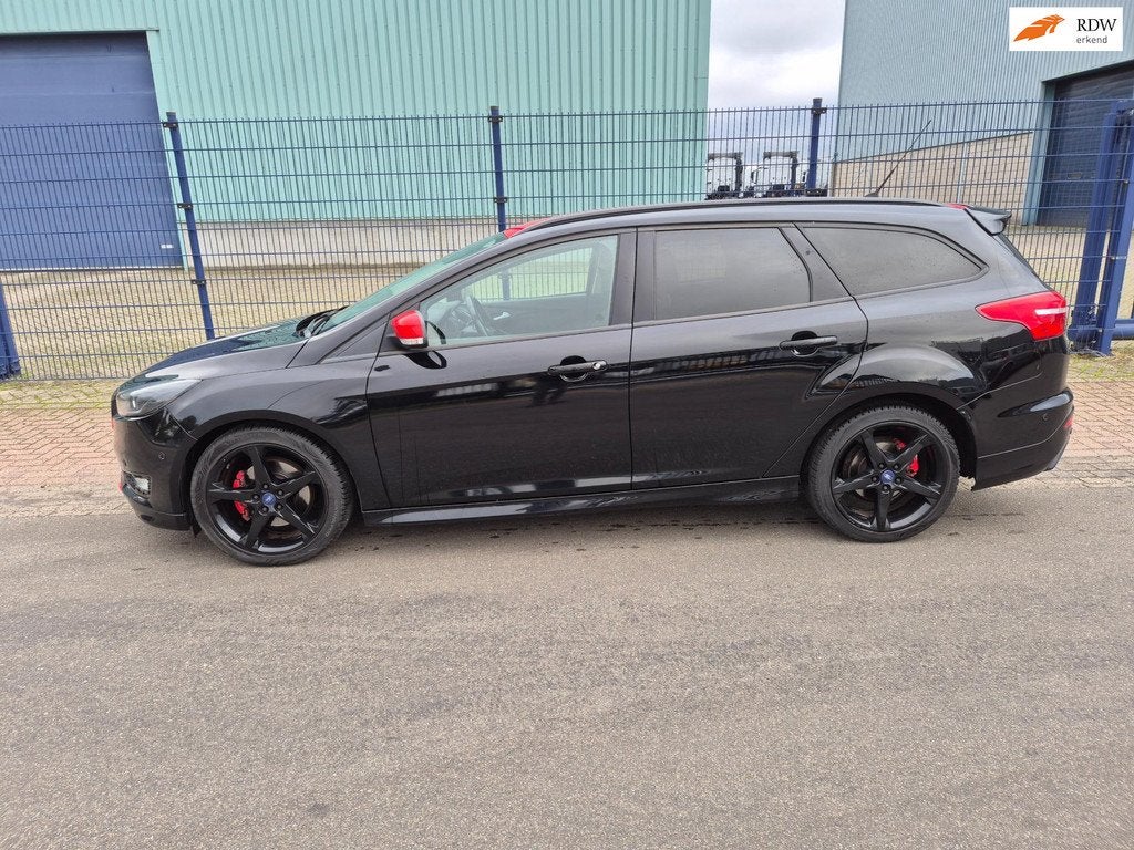 Ford Focus Wagon 1.5 Black Edition ST Look *INCL. GARANTIE, Auto's, Ford, Stof, Euro 6, 4 cilinders, 150 pk
