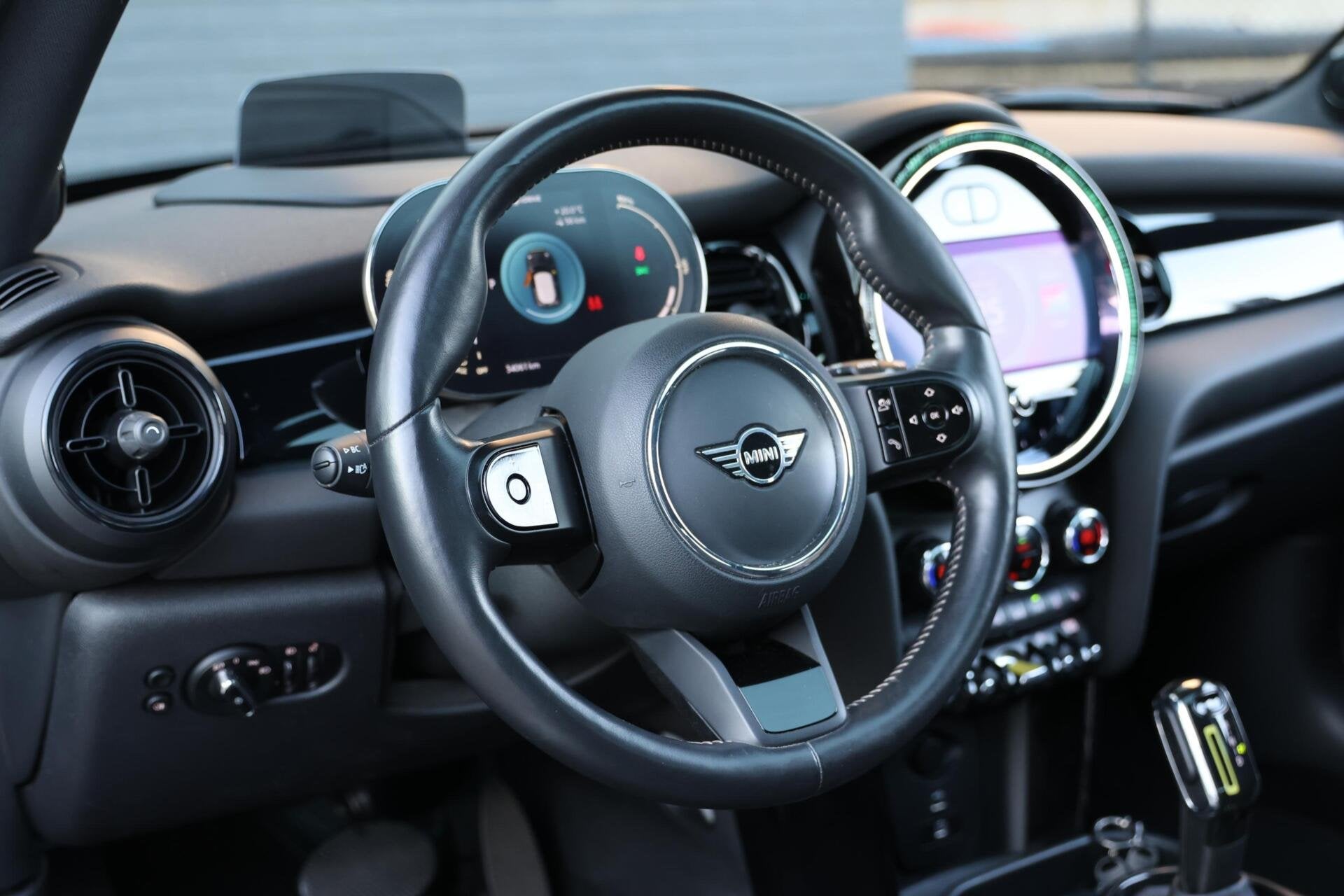 Mini Electric Classic 33 kWh | PANO | Keyless | SOH 97.0% |, Auto's, Dealer onderhouden, Gebruikt, 33 kWh, 4 stoelen