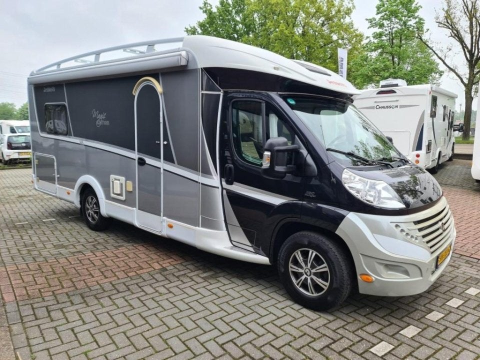 Super complete Dethleffs Magic Black Edition camper, Chemisch toilet, Afzuigkap, Ringverwarming, Startonderbreker