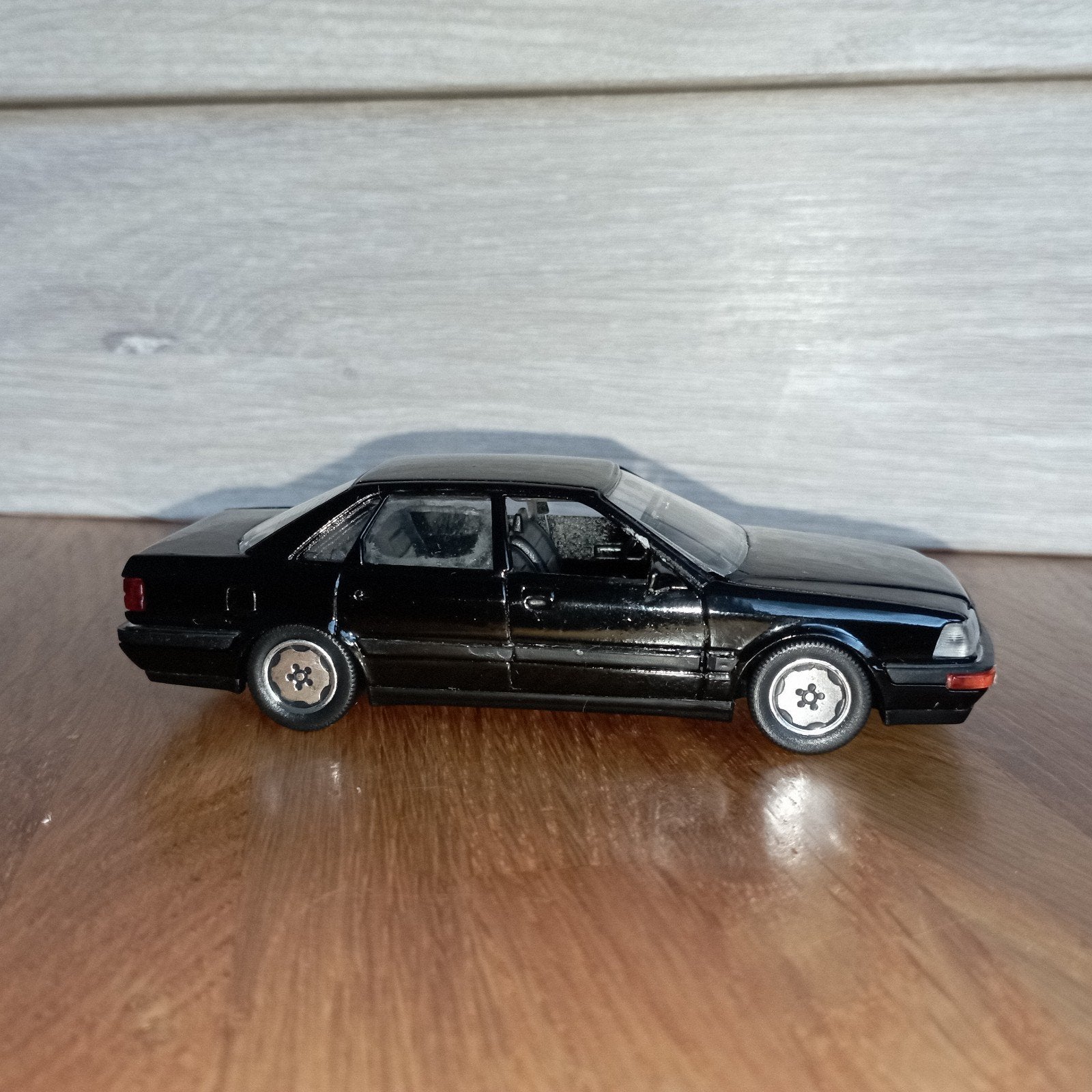Audi V8 1:43, Ophalen of Verzenden, Zo goed als nieuw, Auto, Overige merken
