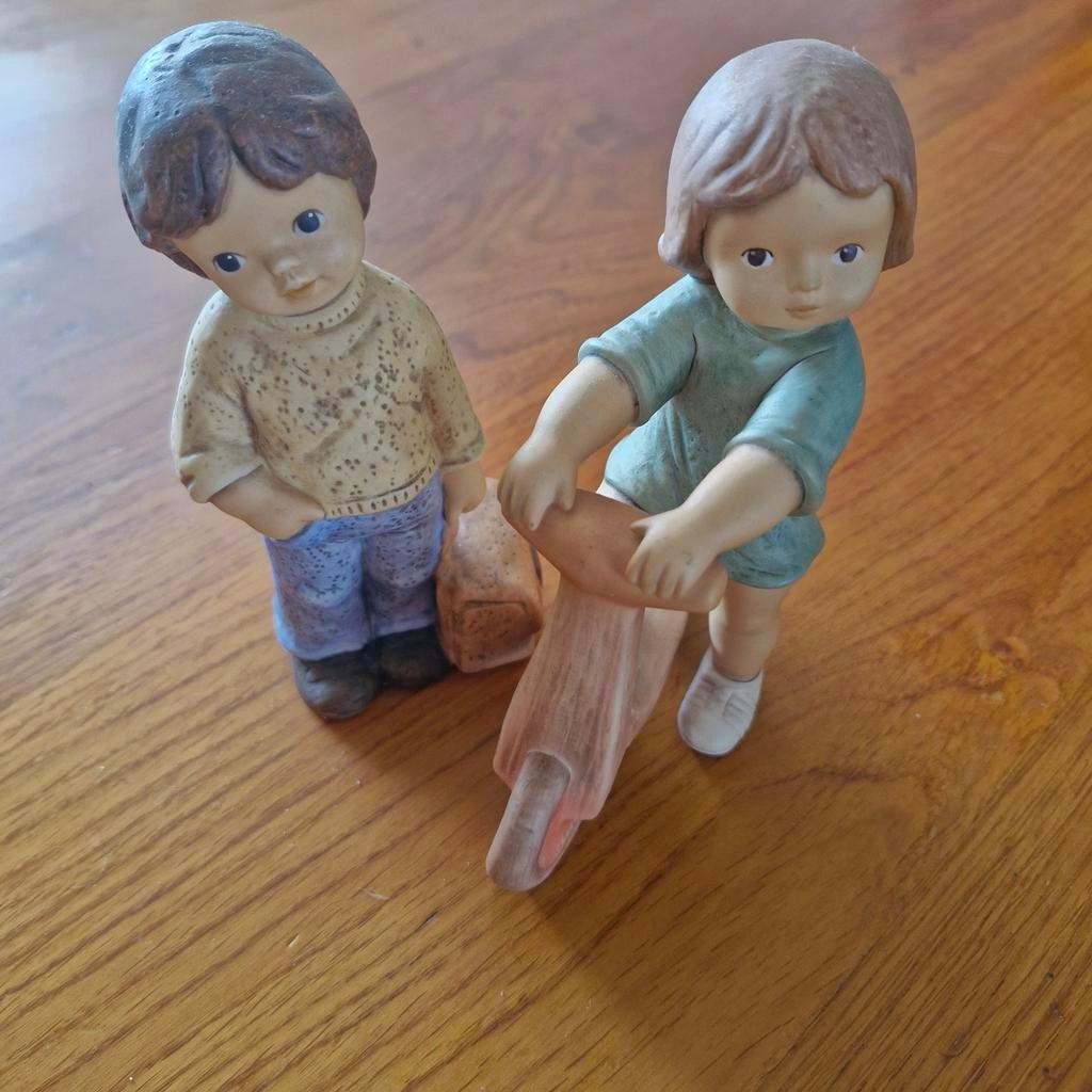 2 prachtige beeldjes  van goebel Limpke, Verzamelen, Beelden en Beeldjes, Ophalen of Verzenden, Zo goed als nieuw