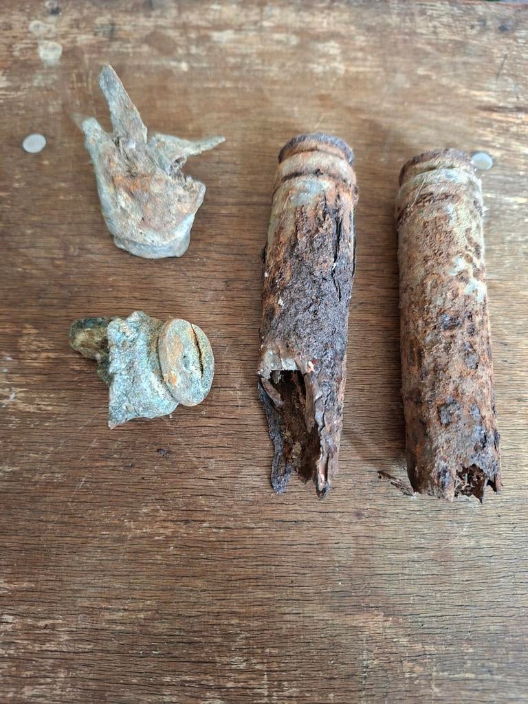Ww2 wo2 Duitse bodemvondst 4x 2cm flak, Ophalen of Verzenden, Duitsland, Hulzen of Bodemvondsten