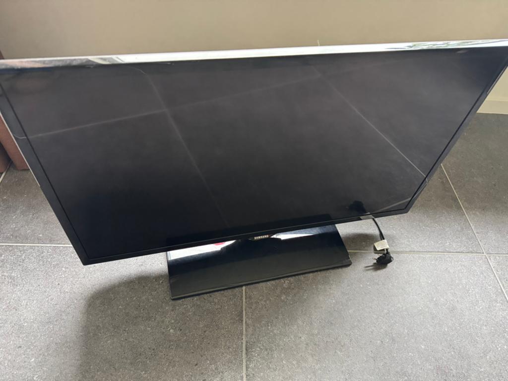 Samsung 32 inch tv, Ophalen, Zo goed als nieuw, 50 Hz, Samsung