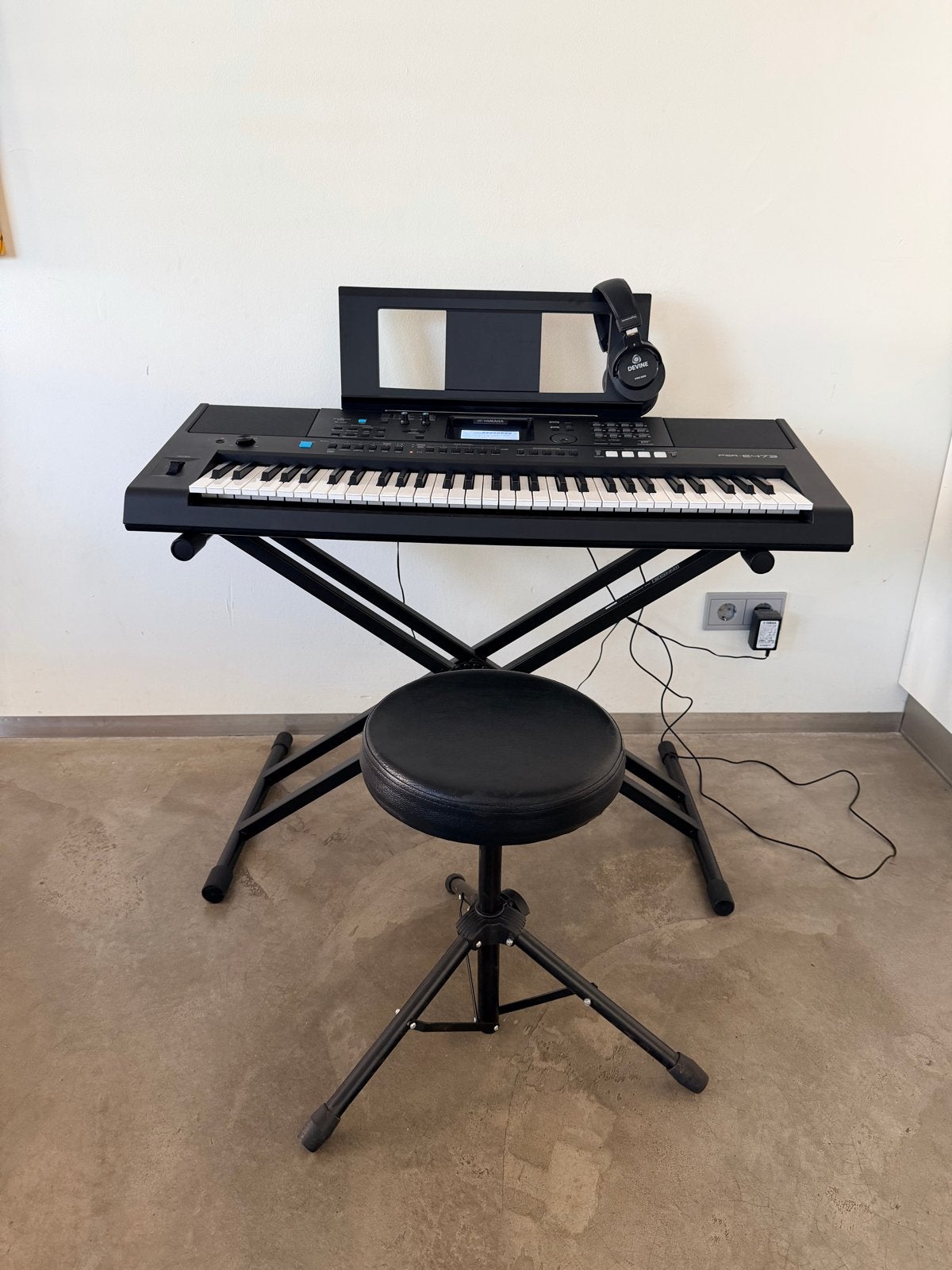 Yamaha PSR-E473 Keyboard Set: Compleet met standaard, krukje, Muziek en Instrumenten, Ophalen, 61 toetsen, Yamaha, Zo goed als nieuw