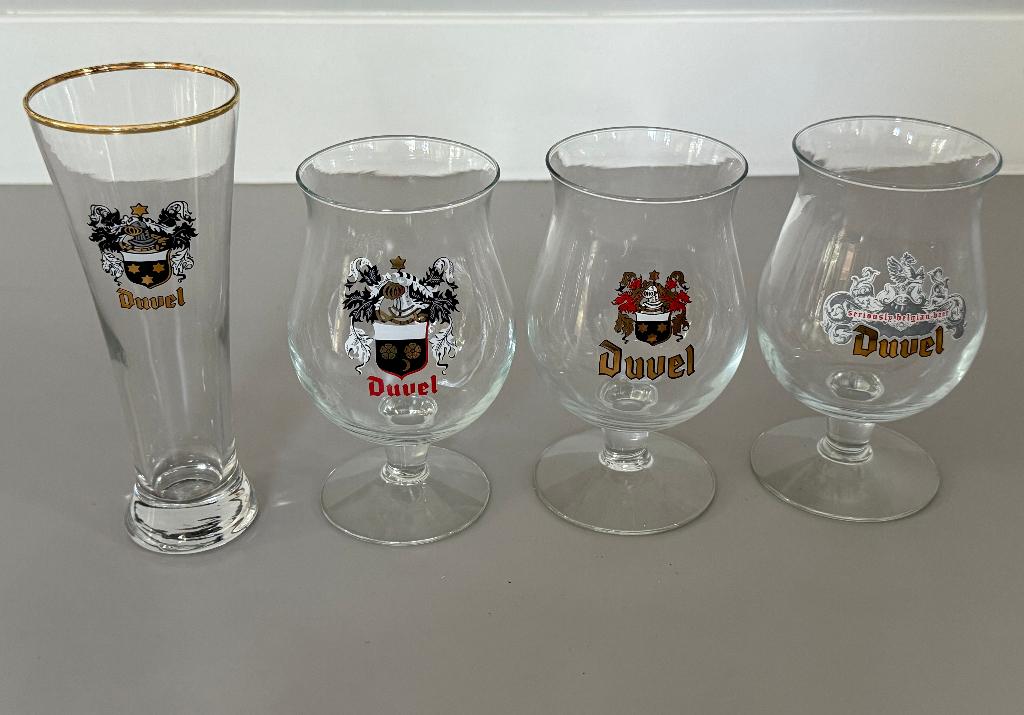 Unieke set van 4 vintage Duvel wapen bierglazen, Verzamelen, Ophalen of Verzenden, Zo goed als nieuw, Glas of Glazen, Duvel