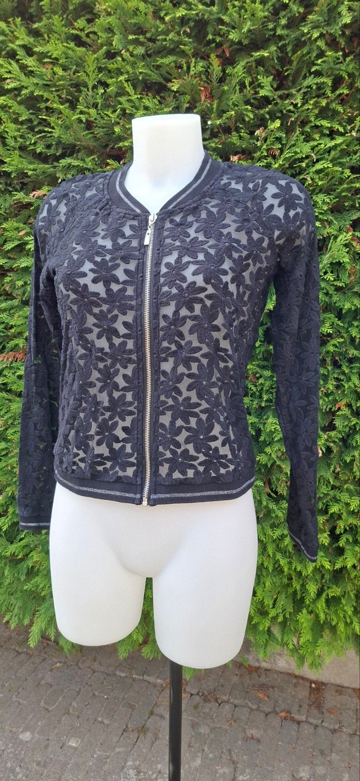 Zwart kanten vestje Taifun maat M.
Als nieuw!, Maat 38/40 (M), Zwart, Ophalen of Verzenden, Zo goed als nieuw