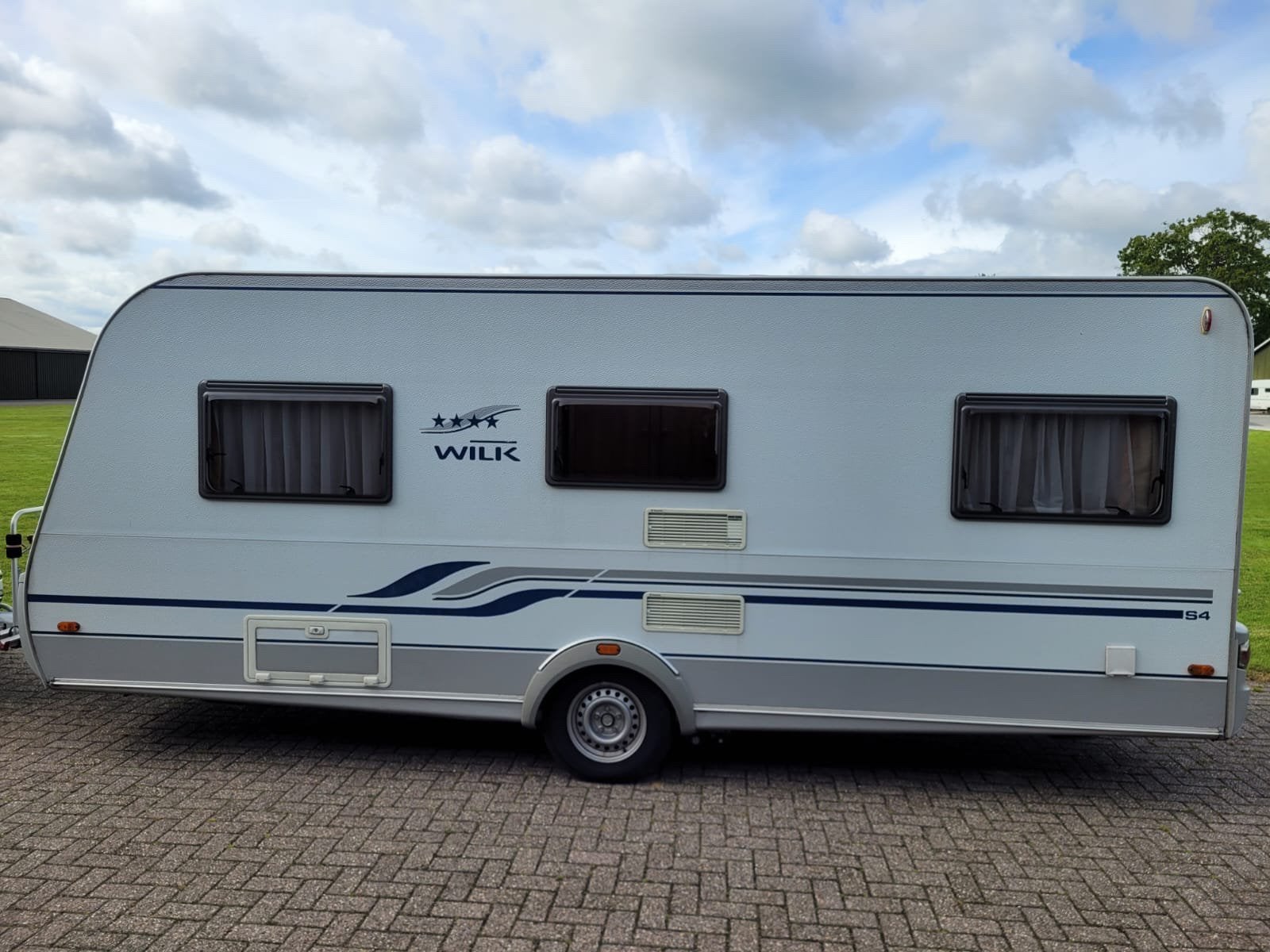 Wilk S4 490HTD uit 2007 voortent, luifel en mover, Caravans en Kamperen, Caravans, Rondzit, 7 tot 8 meter, Particulier, Luifel