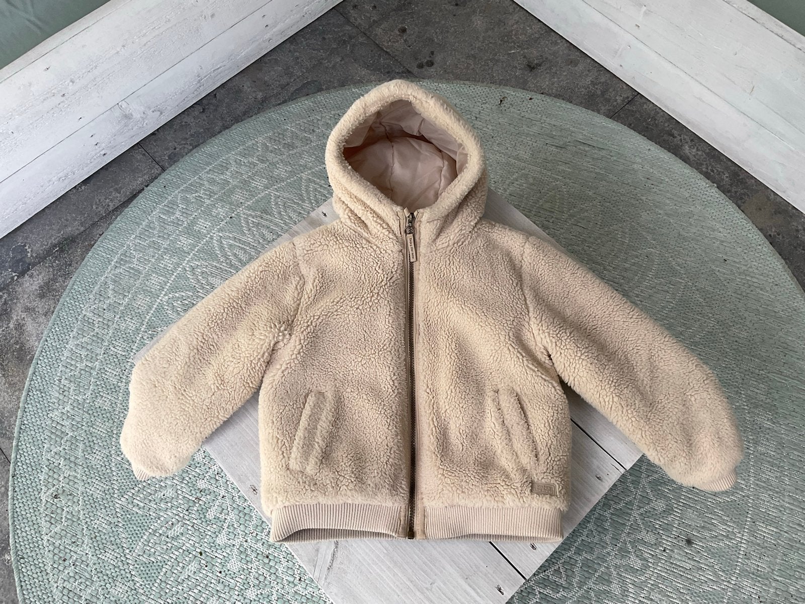 WE Fashion Teddy Jasje voor Kinderen - Beige (122-128), Kinderen en Baby's, Ophalen, Zo goed als nieuw, Jongen of Meisje, Jas