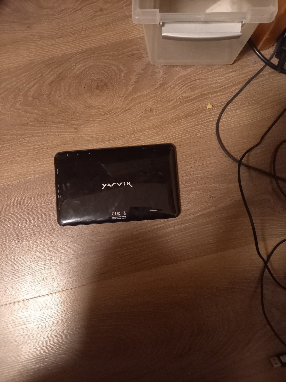 Yarvik tablet met defect scherm - voor onderdelen of reparat, 10 inch, Ophalen of Verzenden, Niet werkend, 16 GB
