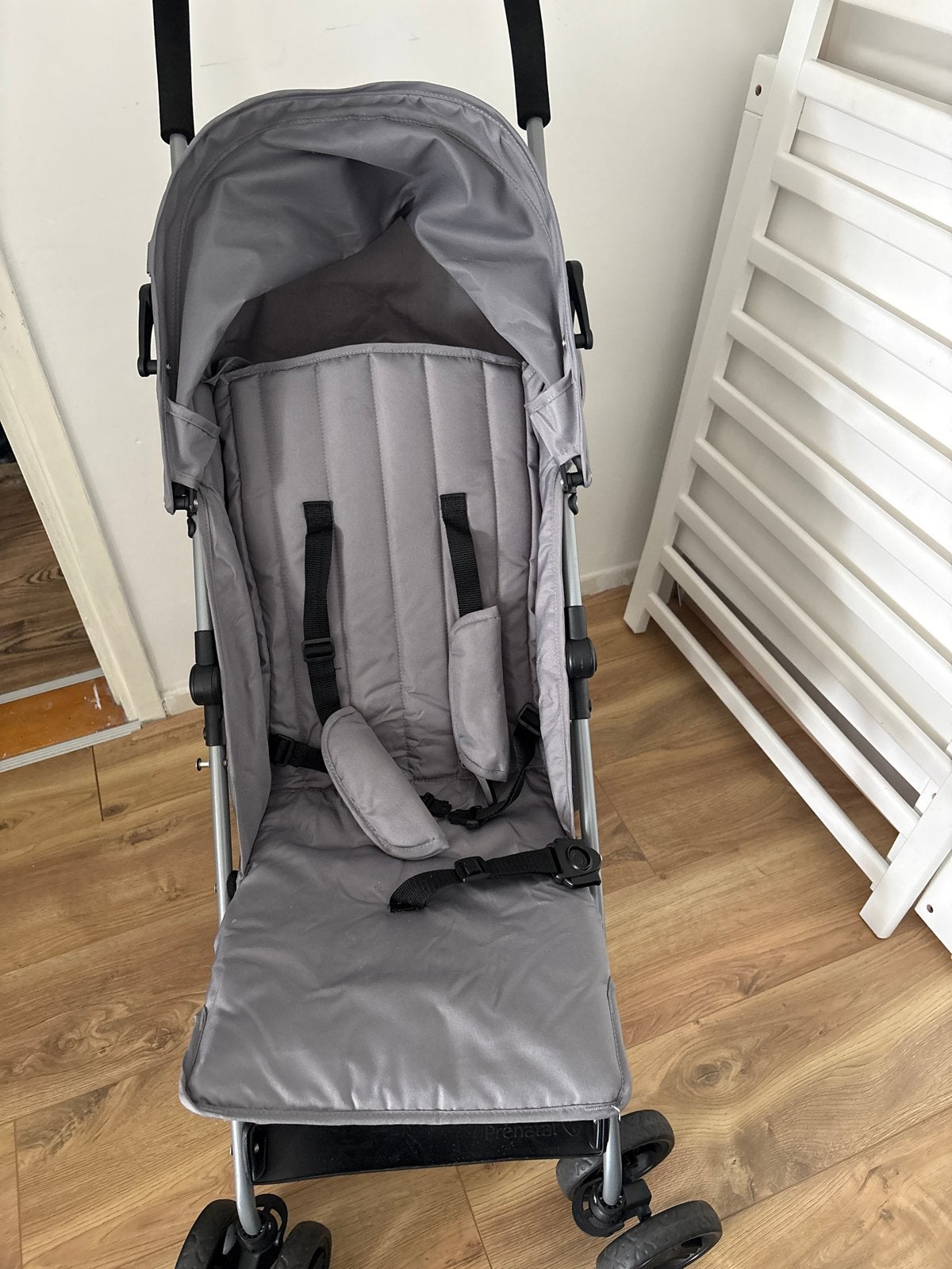 Prenatal Grijze buggy met zonnekap - Compact en handig, Kinderen en Baby's, Buggy's, Ophalen, Gebruikt, Overige merken, Zonnekap