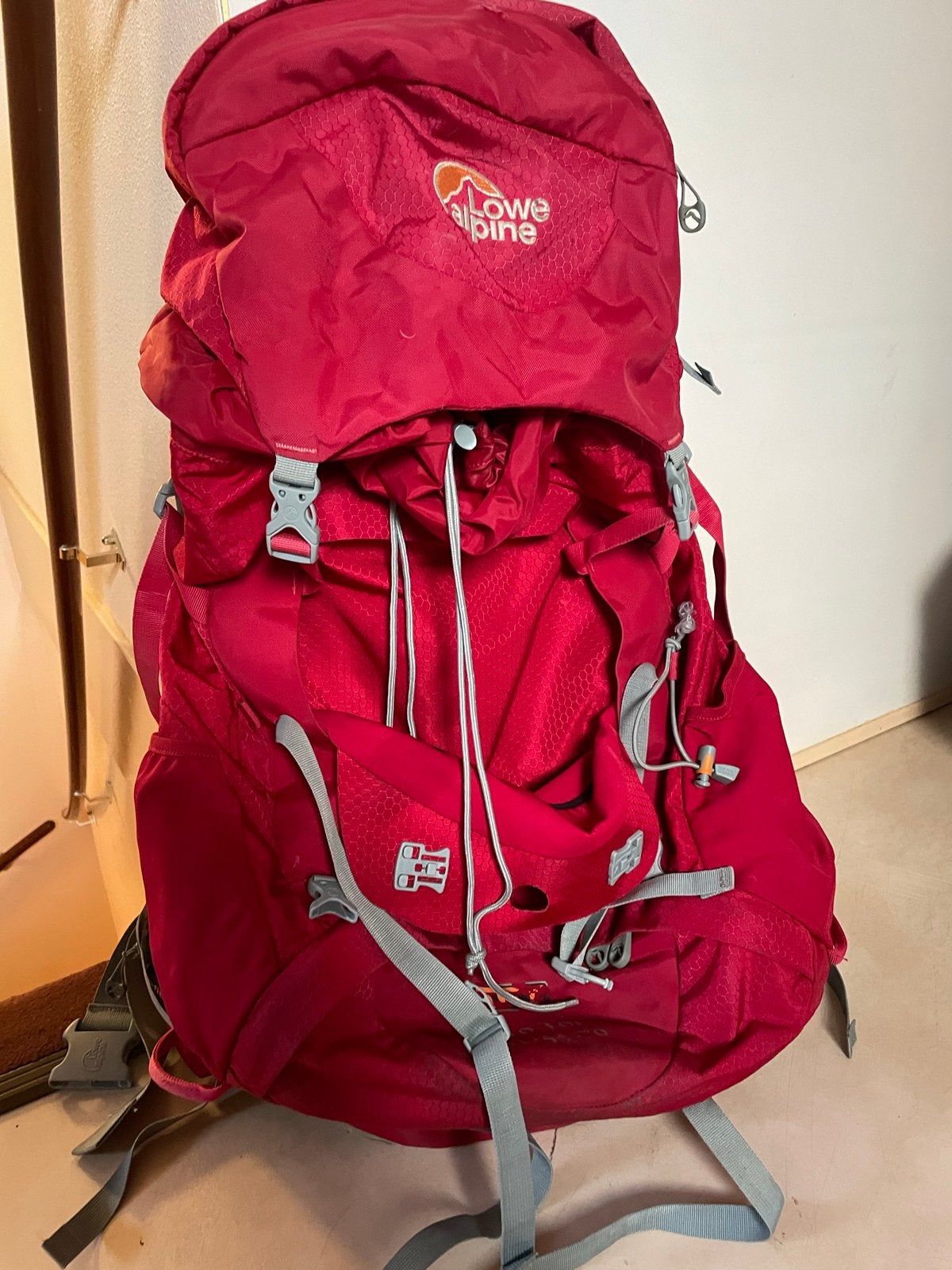 Lowe Alpine Cerro Torre ND 55+15 Trekkingrugzak (55-70L), Ophalen of Verzenden, Zo goed als nieuw, Rood, Overige typen