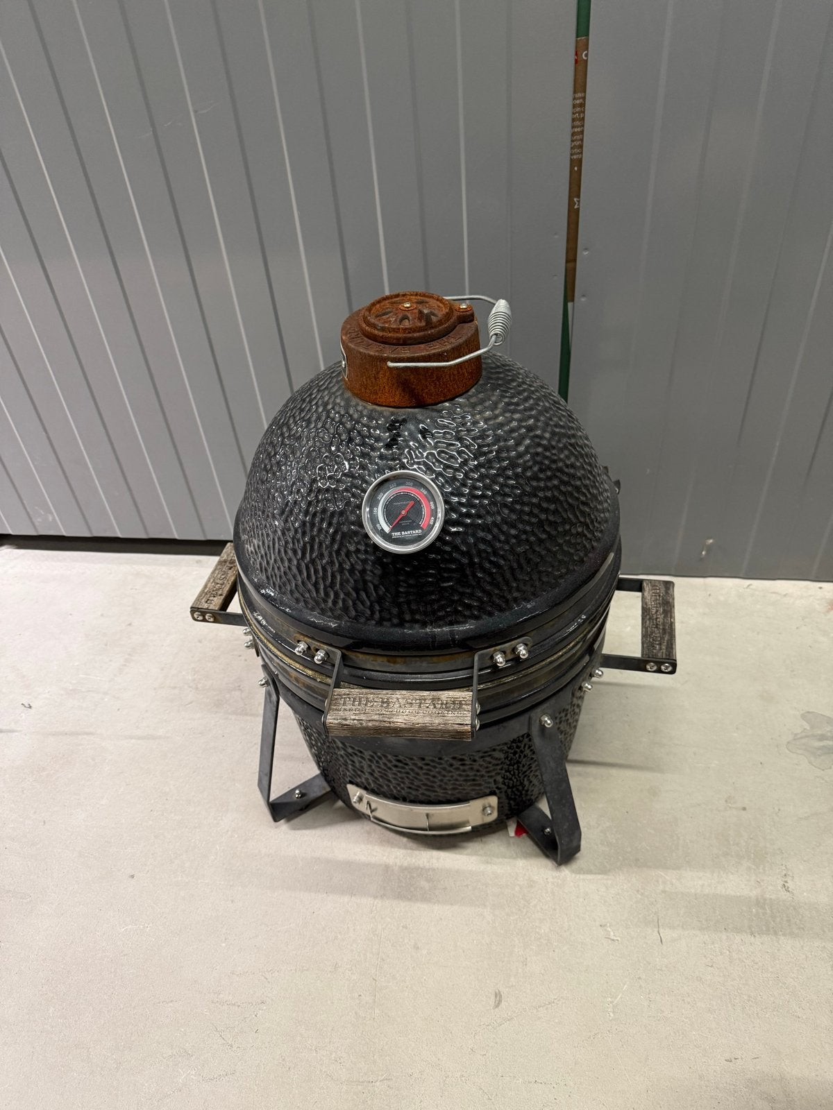 The Bastard Compact Kamado met pizzasteen en grillplaat, Ophalen, Gebruikt