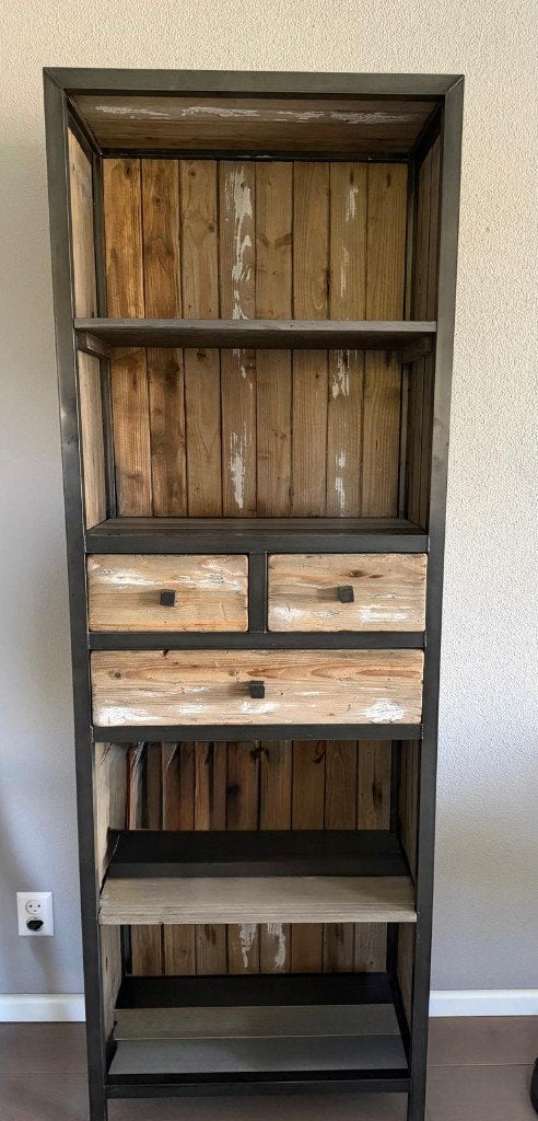 Industriële (boeken/opberg)kast van metaal/verweerd hout, 50 tot 100 cm, Zo goed als nieuw, Industrial look, Met lade(s)