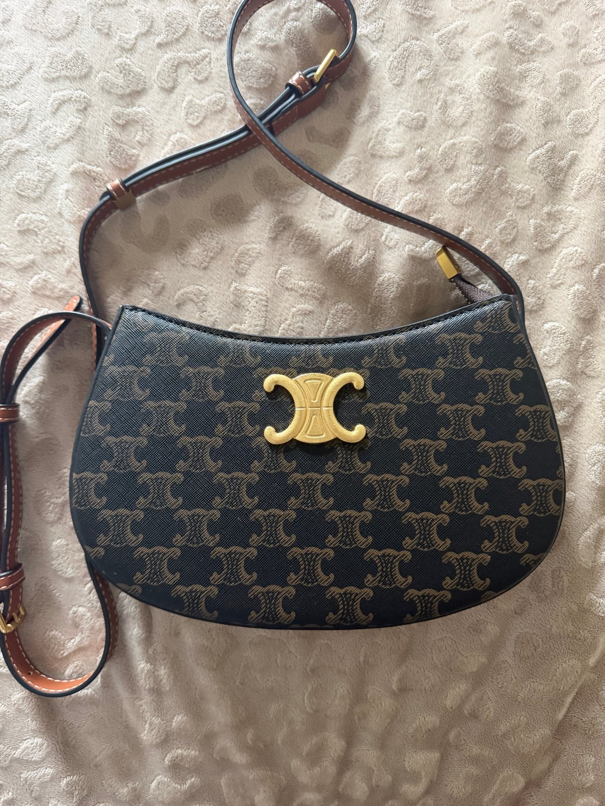 Celine Ava Triomphe Stijl Schoudertasje, Sieraden, Tassen en Uiterlijk, Ophalen of Verzenden, Zo goed als nieuw, Zwart, Schoudertasje