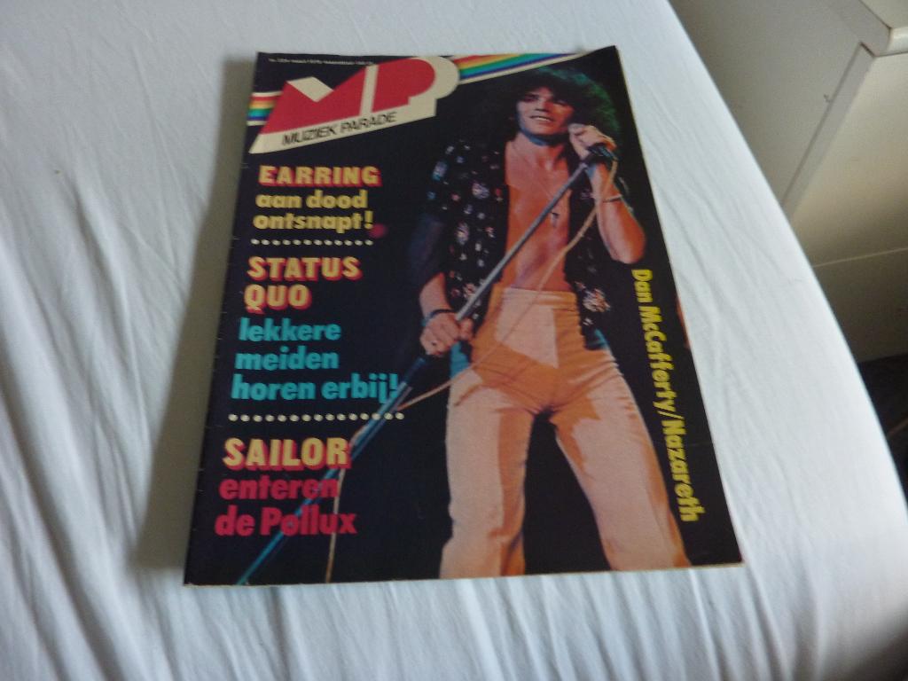 MUZIEK PARADE`76-QUO-EARRING-MUD-IAN ANDERSON-QUEEN-M JAGGER, Verzamelen, Tijdschriften, Kranten en Knipsels, Verzenden, 1960 tot 1980