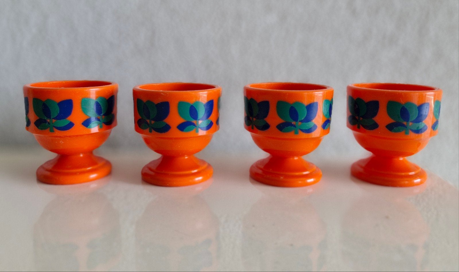 Vier Oranje Emsa eierdopjes, Verzamelen, Retro, Ophalen of Verzenden, Huis en Inrichting