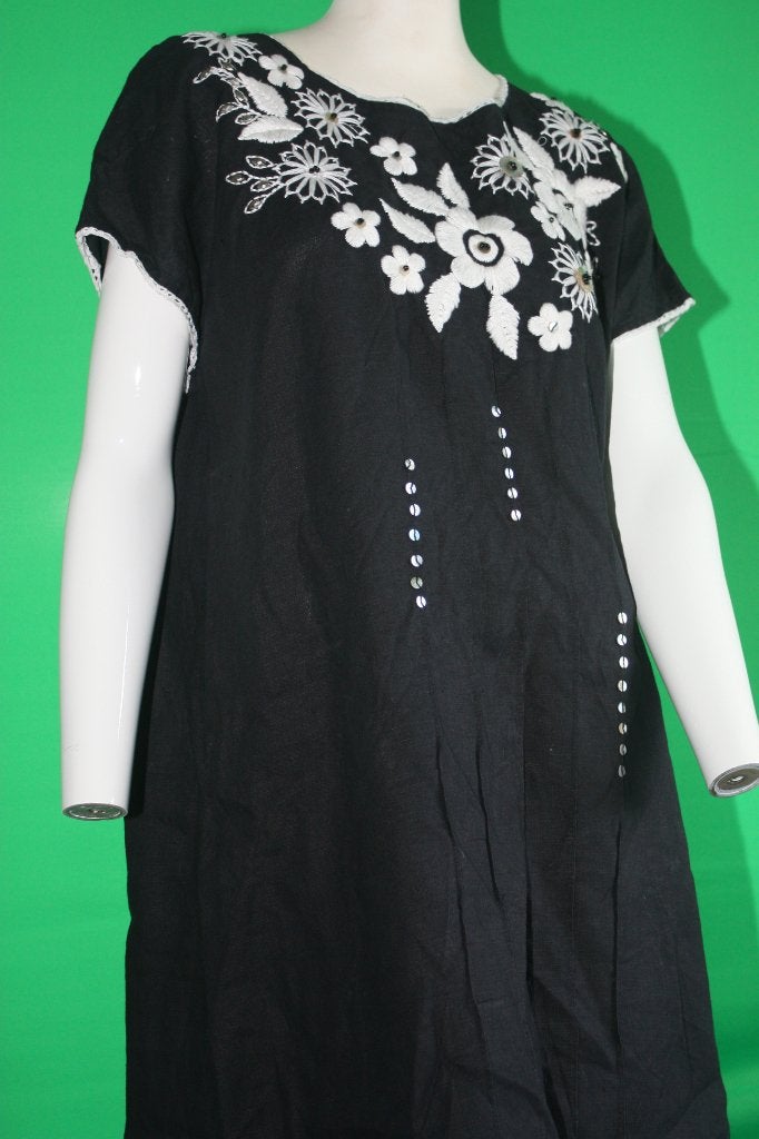 Nieuwe zwarte linnen jurk mt 48 witte bloemen, Zwart, Maat 46/48 (XL) of groter, Nieuw, Ophalen of Verzenden