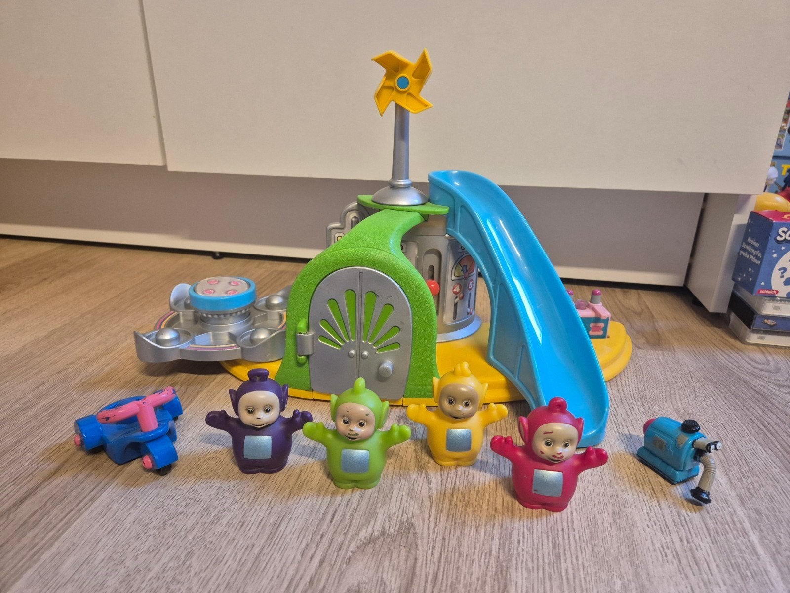 De Teletubbies huis met poppetjes, Ophalen of Verzenden