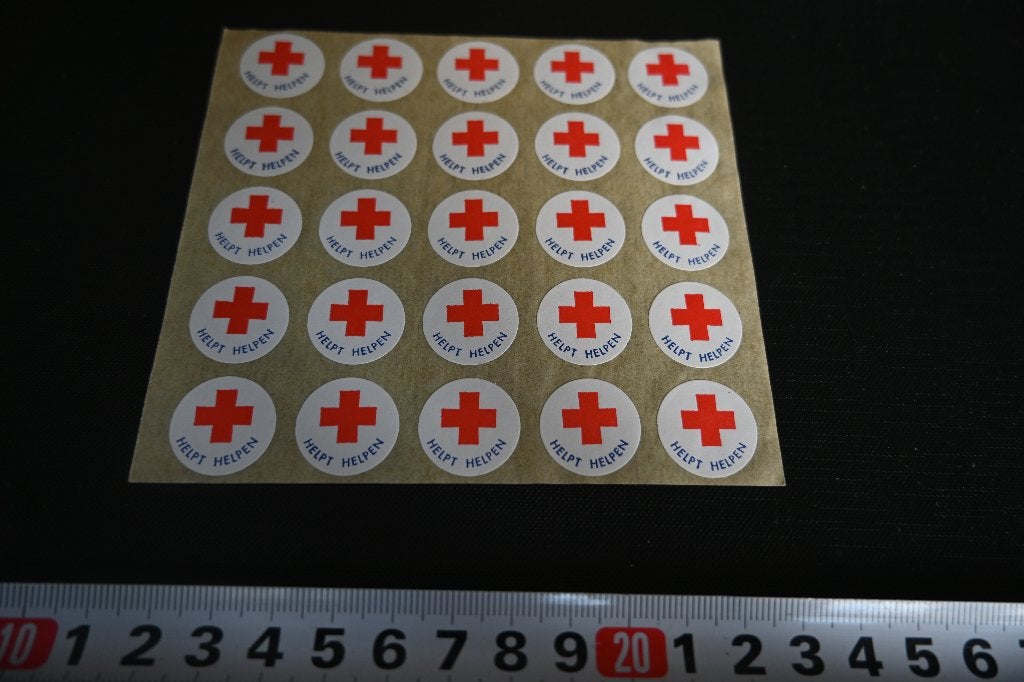 sticker set Rode Kruis Helpt Helpen, Ophalen, Zo goed als nieuw