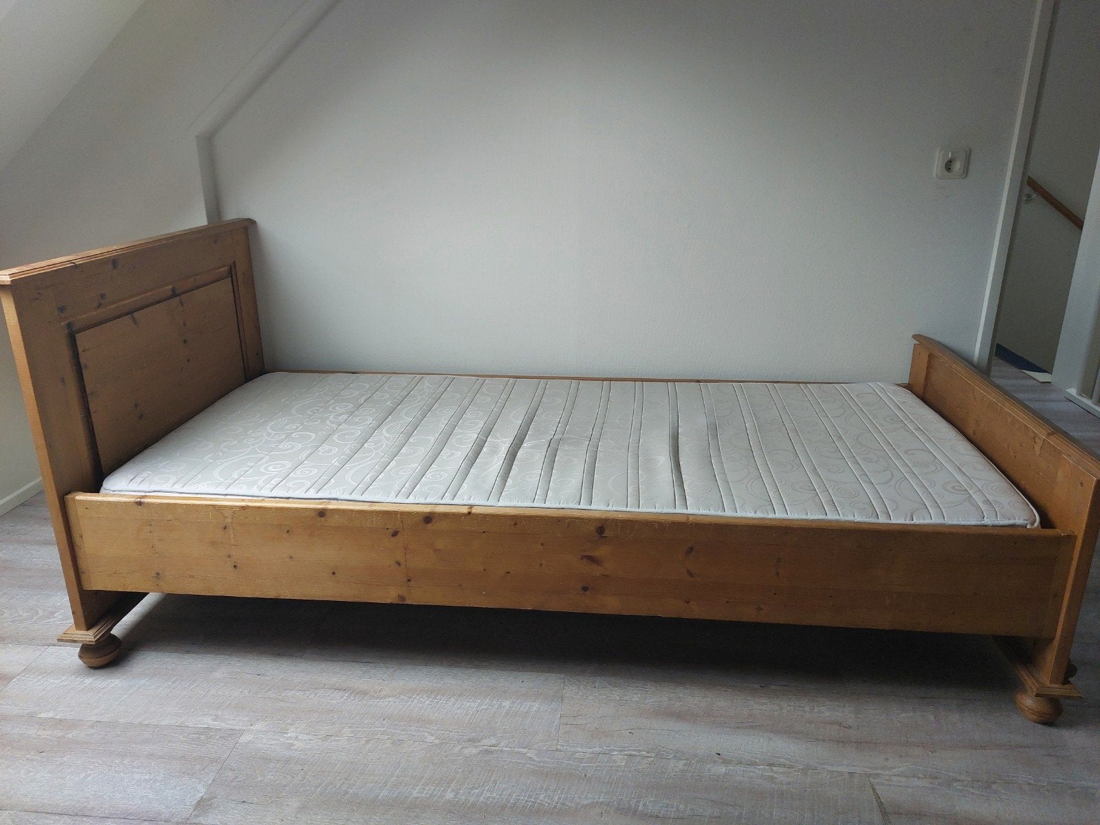 Grenen één persoonsbed, Gebruikt, Ophalen of Verzenden, 75 cm of meer, 60 cm of meer