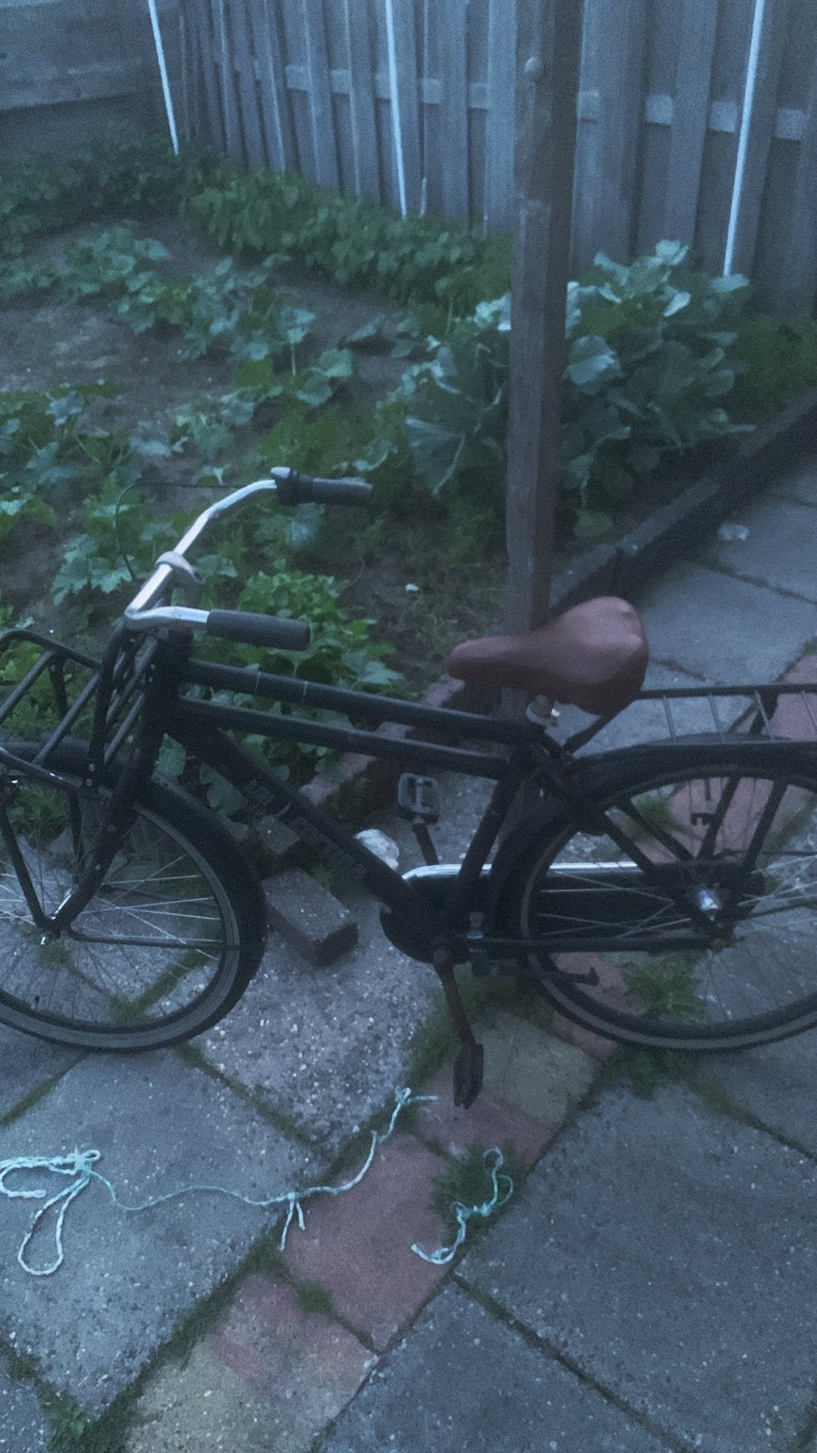 Stevige zwarte transportfiets met voordrager, Fietsen en Brommers, Fietsen | Dames | Omafietsen, Ophalen of Verzenden, Zo goed als nieuw