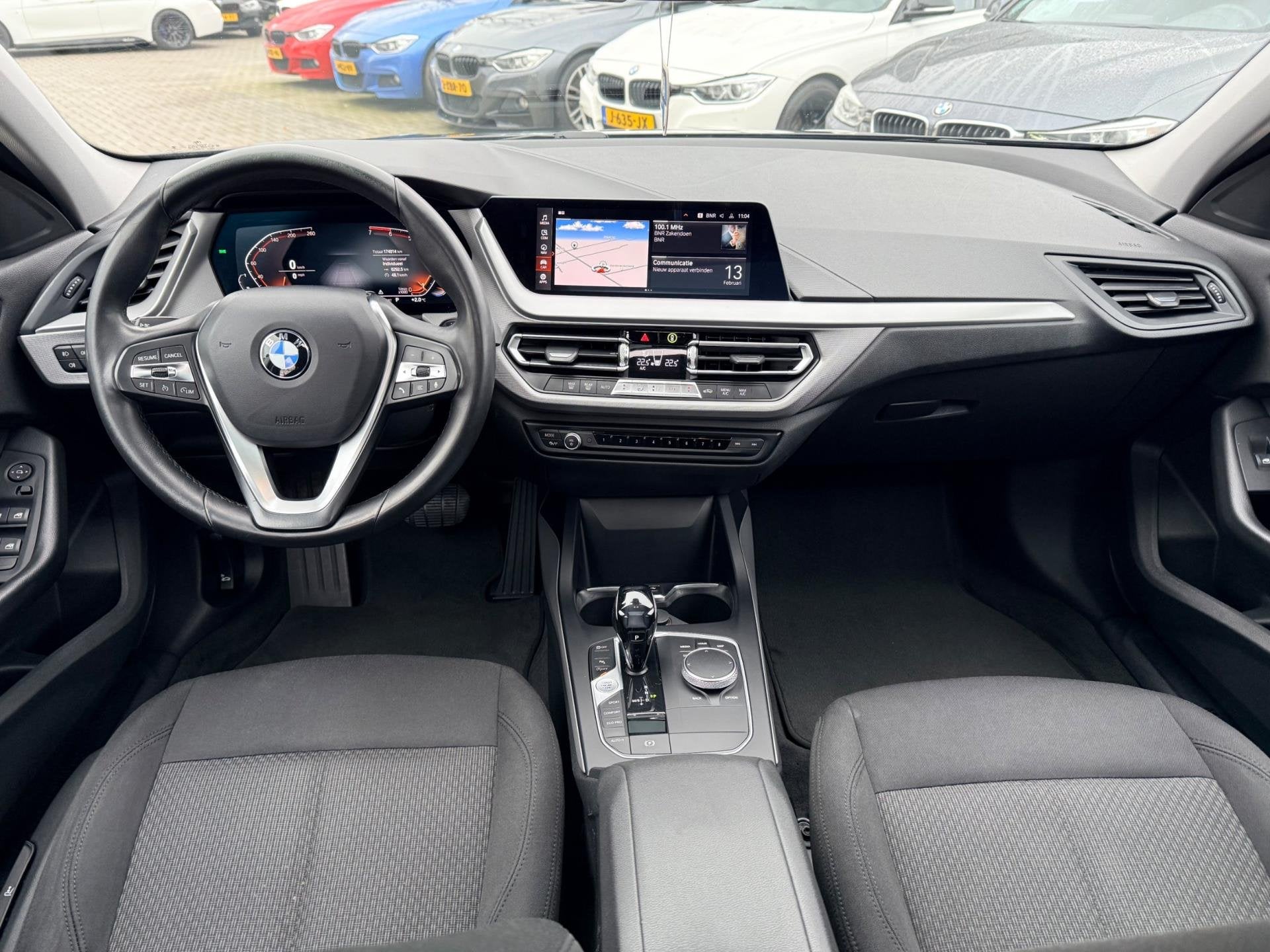 BMW 1-serie 118i Executive Edition|Automaat|Led|Dakje|18 inc, Auto's, BMW, Stof, Gebruikt, Zwart, Origineel Nederlands