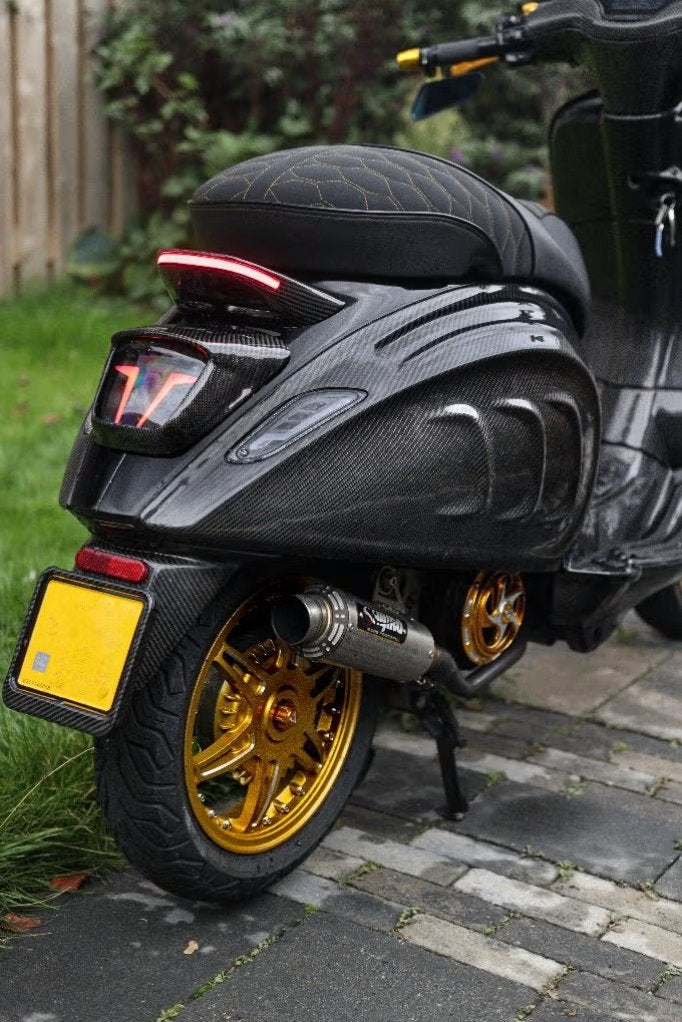 Vespa Sprint Carbon fiber bodykit 4v 80cc, Fietsen en Brommers, Scooters | Vespa, Overige modellen, Maximaal 45 km/u, Ophalen of Verzenden