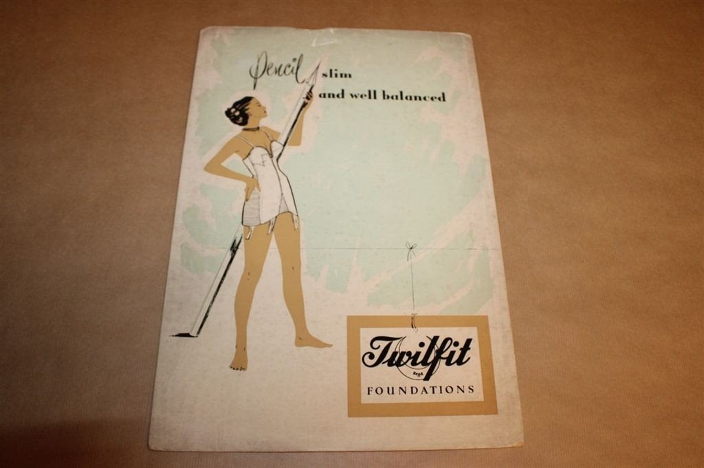 Zeldzame vintage dsplay - Twilfit lingerie / Pencil - Ca 195, Verzamelen, Ophalen of Verzenden, Zo goed als nieuw, Reclamebord