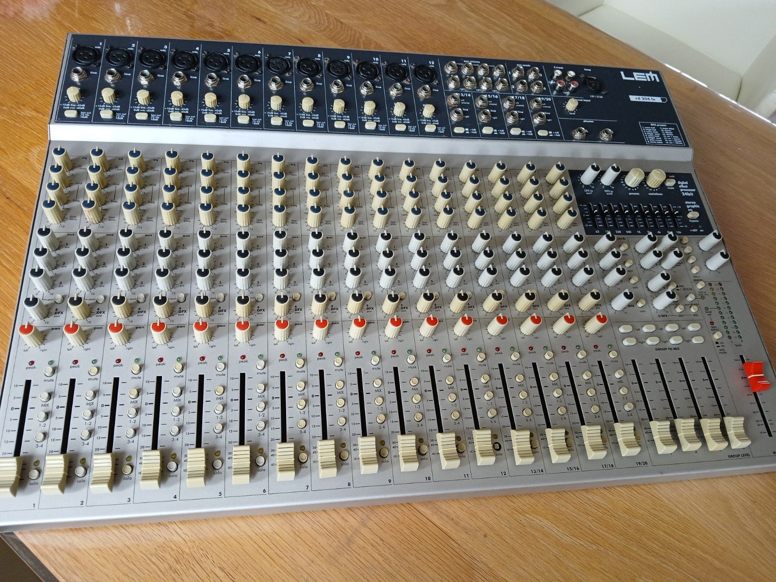 Lem RD 204 FX mengpaneel, Muziek en Instrumenten, Mengpanelen, Ophalen