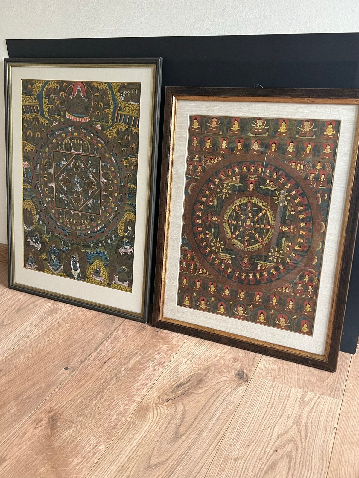 2 ingelijste Tibetaanse Thangka's - Boeddhistische kunst, Tibet, Handgemaakt, Ophalen of Verzenden, Meerkleurig