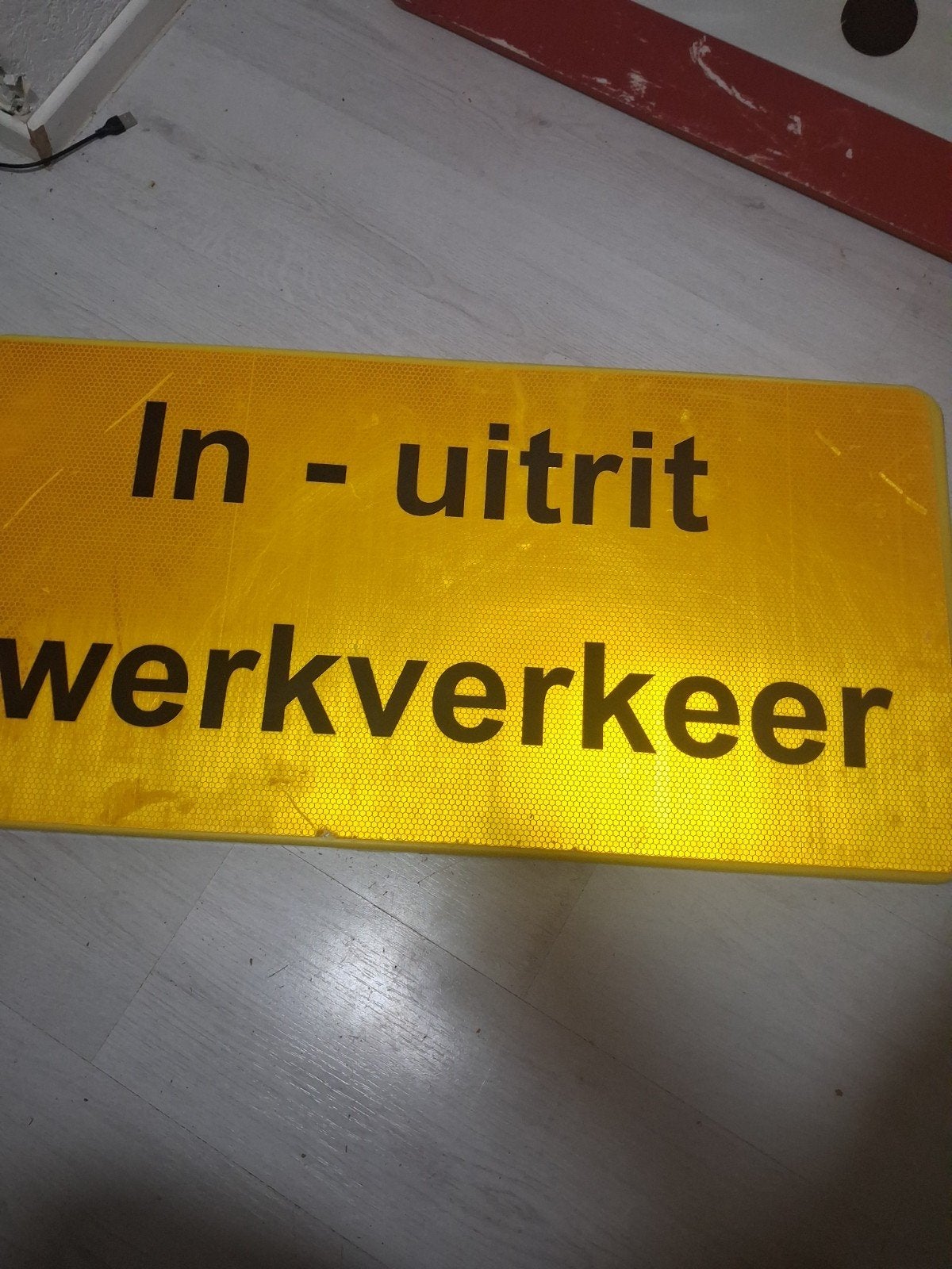 Verkeersbord In-Uitrit Werkverkeer, Ophalen