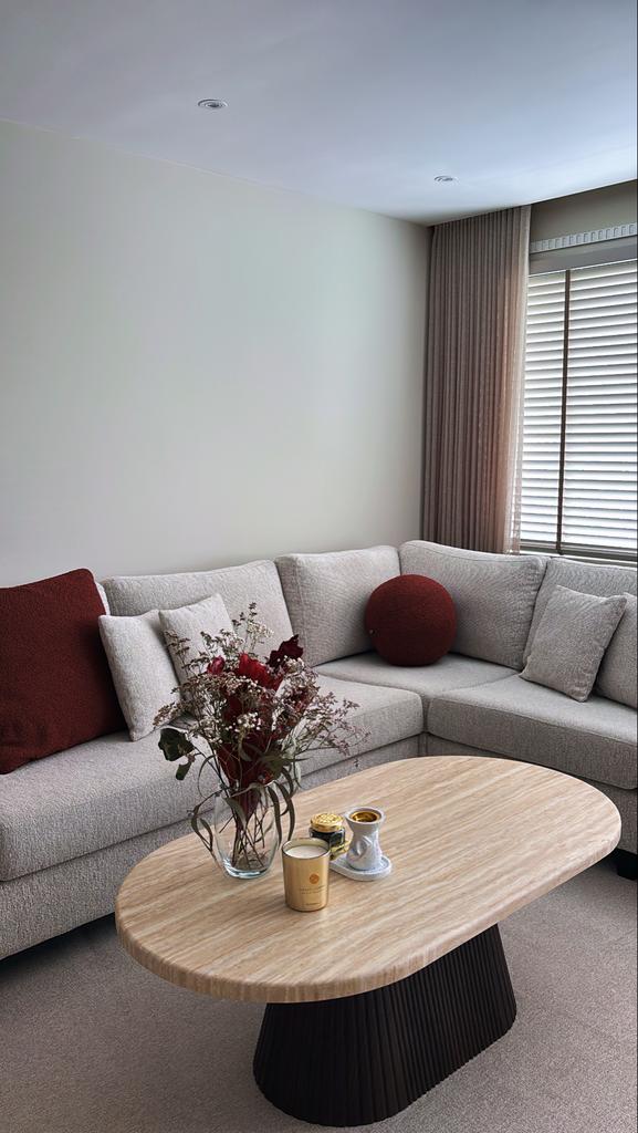 Moderne ovale salontafel met marmerlook blad, Overige materialen, 100 tot 150 cm, Zo goed als nieuw, Minder dan 50 cm