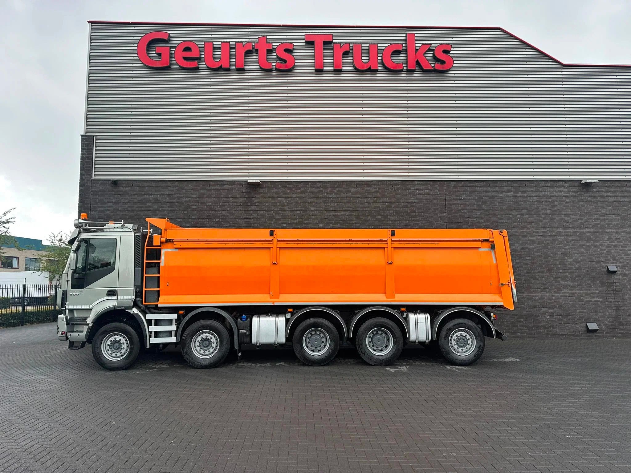 Iveco Trakker 500 10X4 KIPPER/TIPPER/PIET RUIZEVELD 26M3, Auto's, Automaat, Euro 6, Iveco, Origineel Nederlands