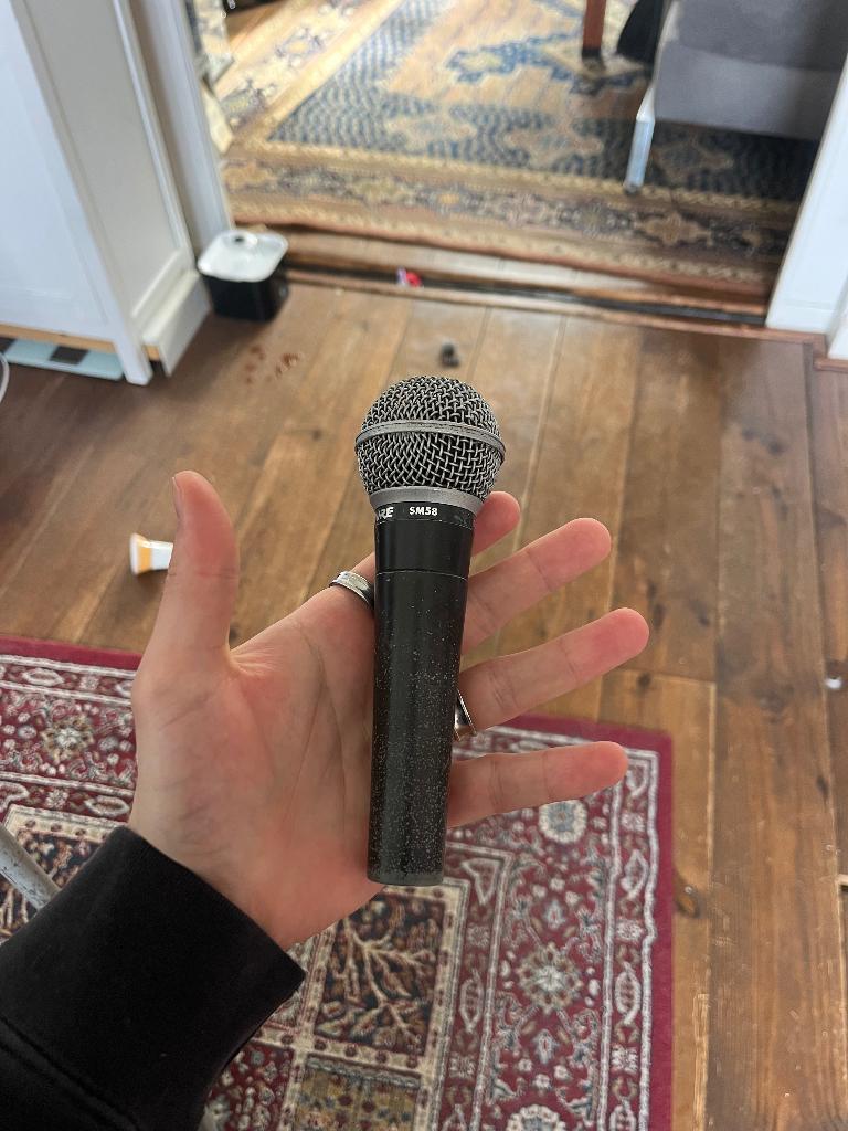 Shure SM58 + FocusRite Scarlett 2i4 + microfoonhouder, Ophalen, Gebruikt, Zangmicrofoon