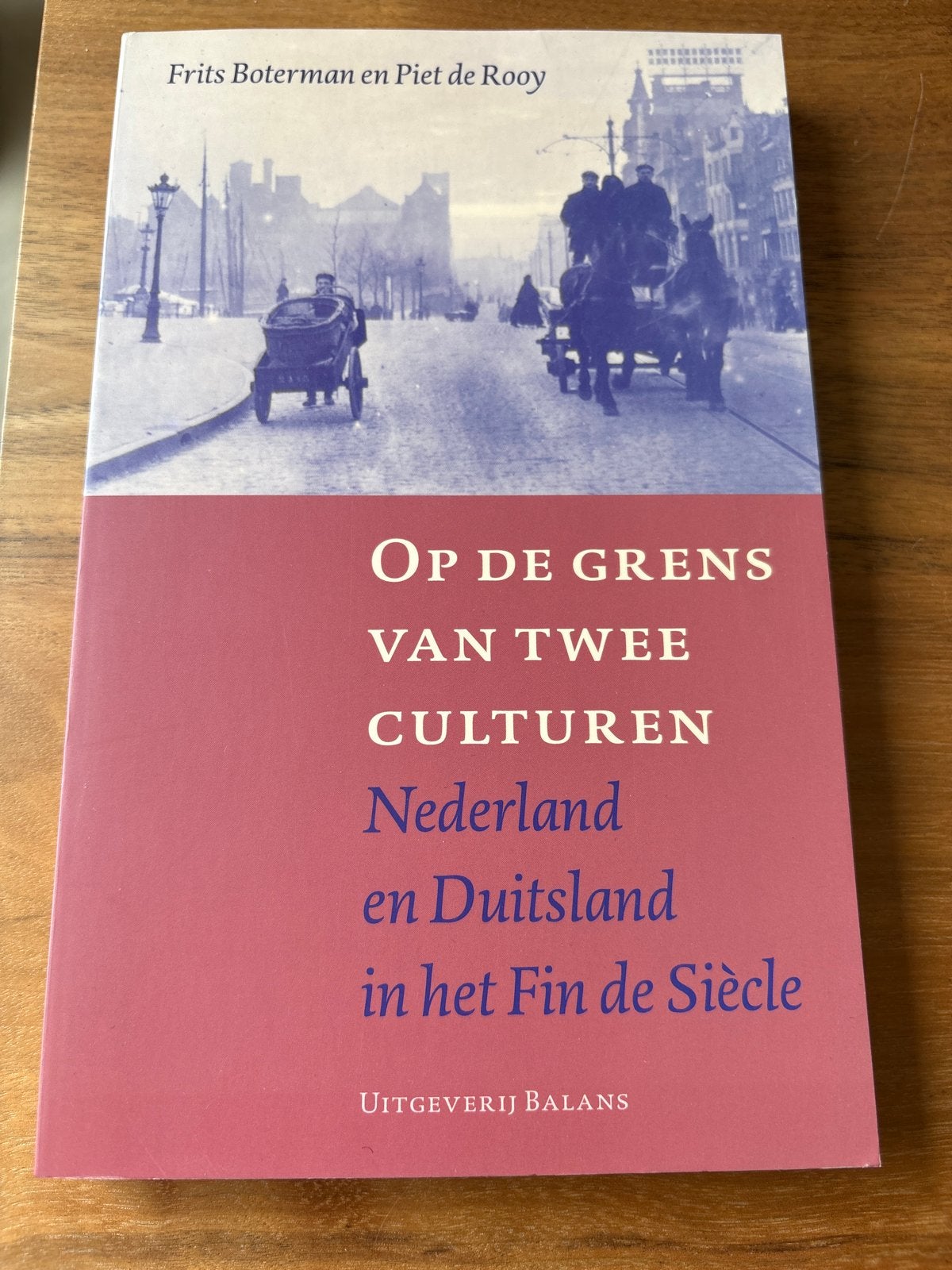 Op de grens van twee culturen: Nederland en Duitsland, Boeken, Ophalen of Verzenden, 20e eeuw of later, Zo goed als nieuw
