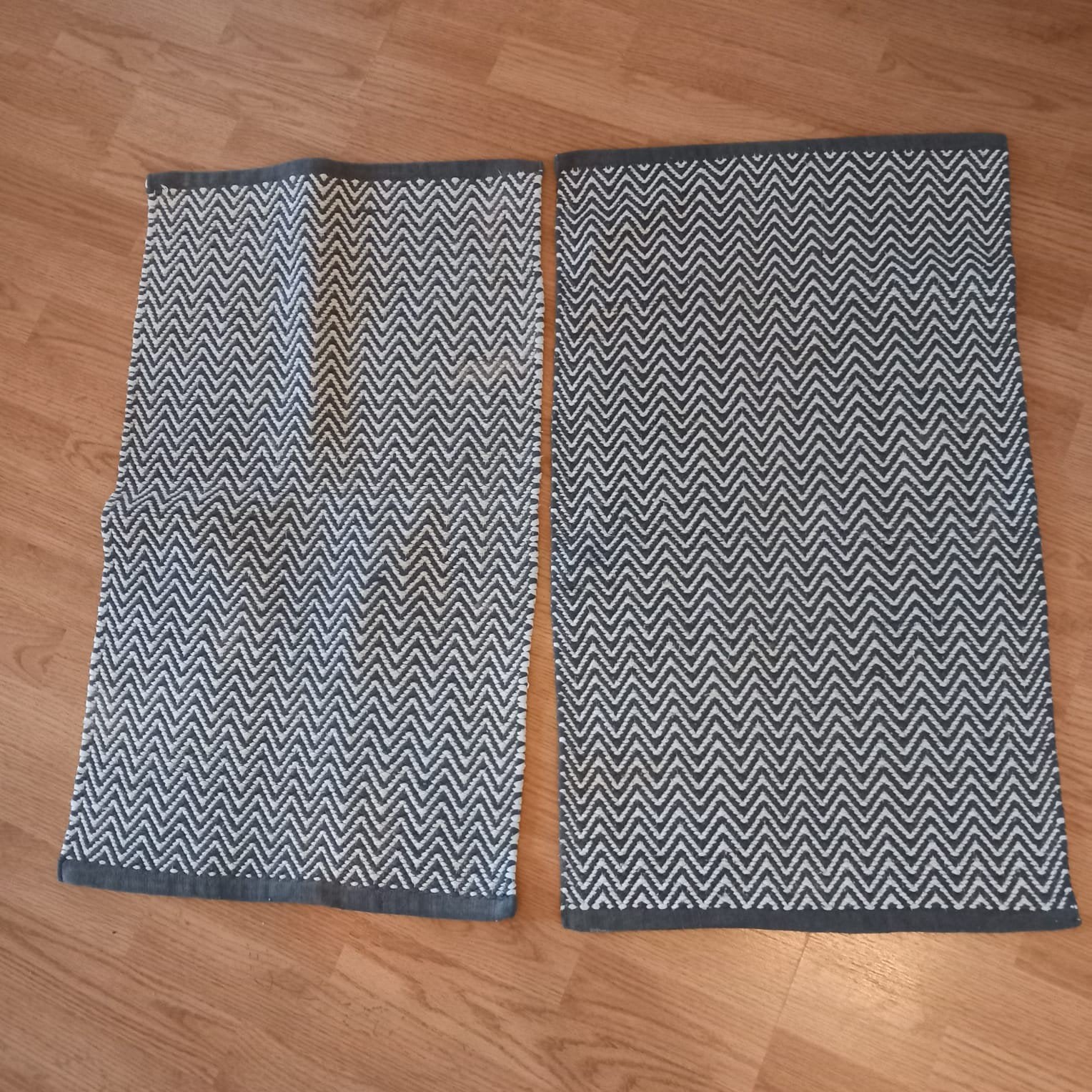 2x Tapijt 77x44 cm - Grijs/Wit Zigzag Patroon, Minder dan 50 cm, Gebruikt, 50 tot 100 cm, Wit