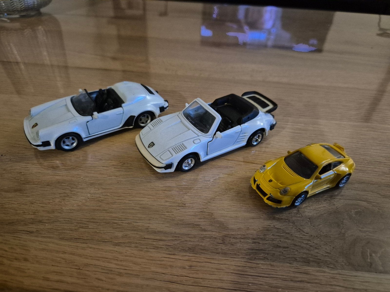 2x Maisto en 1x Burago modelauto's 1:32, Ophalen of Verzenden
