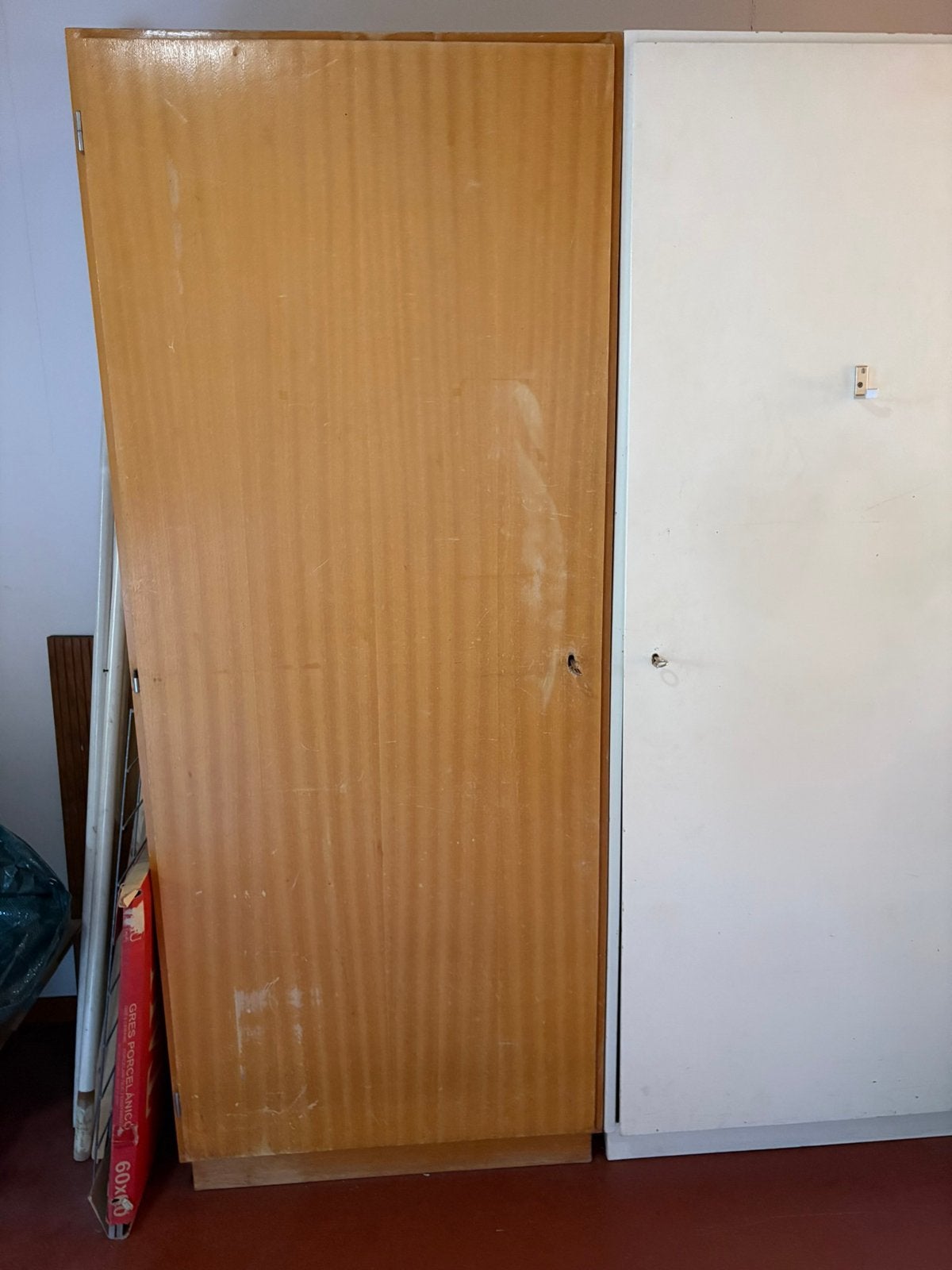 Stevige houten kast met 4 legplanken, H 183 x B 74 x D 55 cm, Huis en Inrichting, Ophalen, Gebruikt