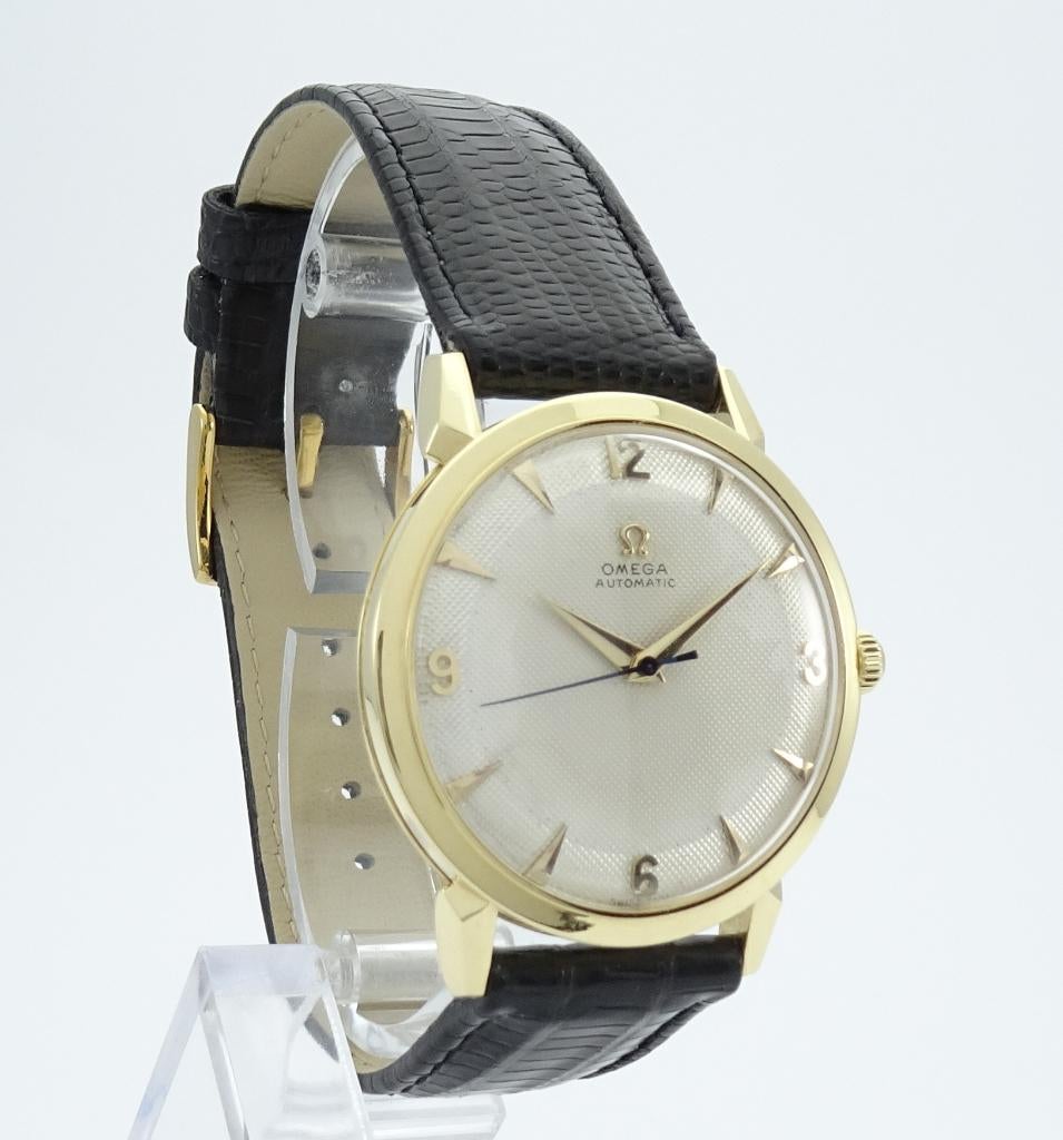 Omega 2710 Bumper 18 kt van 1952 cal 354 Honeycomb dial, Ophalen, Polshorloge, 1930 tot 1960, Omega