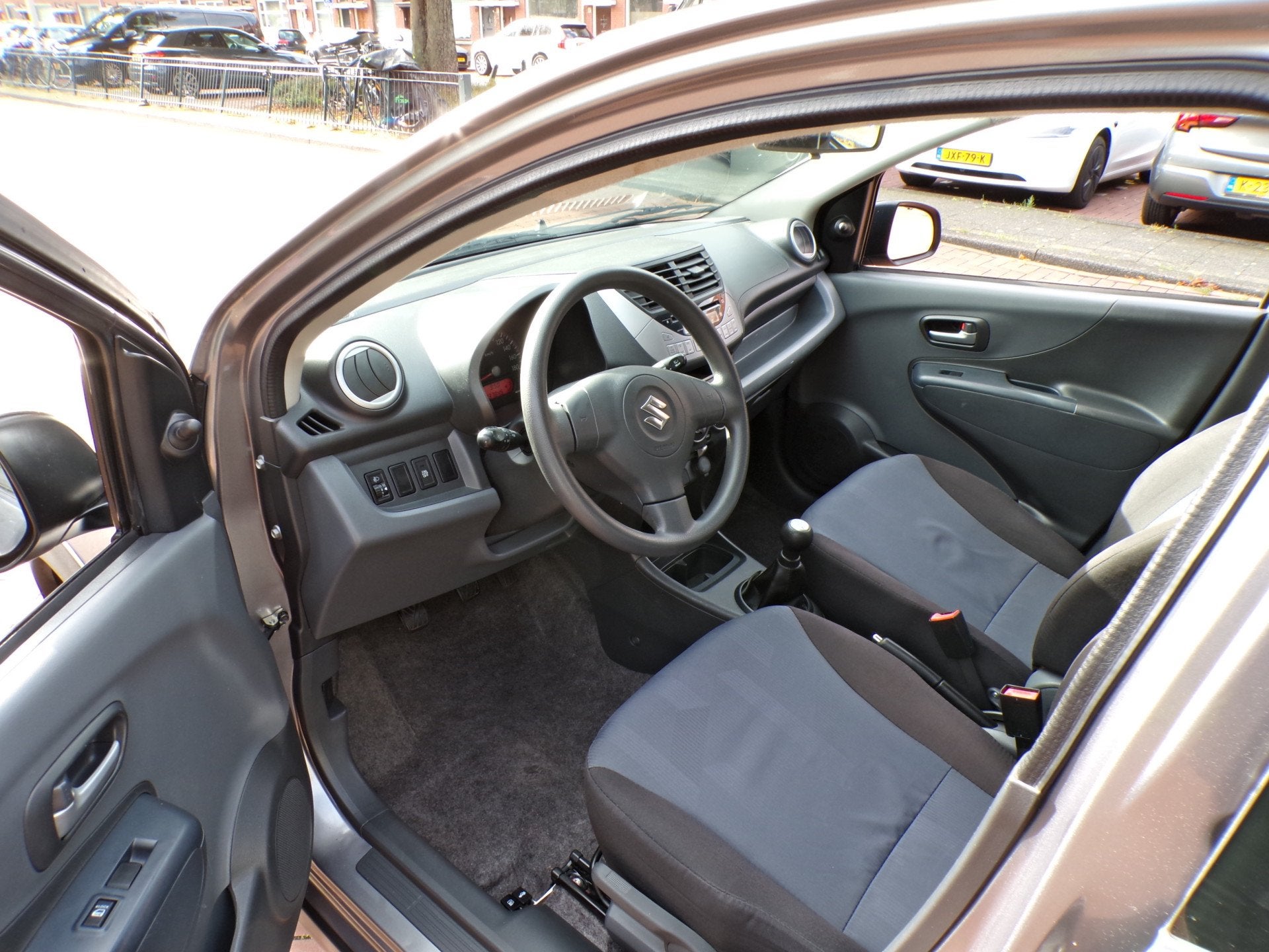 Suzuki Alto 1.0 Celebration EASSS CROSS PAKKET UNIEK, Auto's, Suzuki, Voorwielaandrijving, Euro 5, Gebruikt, 200 kg