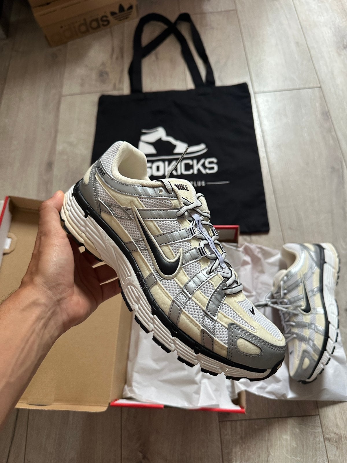 Nike P-6000 Coconut Milk Metallic Silver Maat EU42, Overige kleuren, Nieuw, Ophalen of Verzenden, Sneakers of Gympen