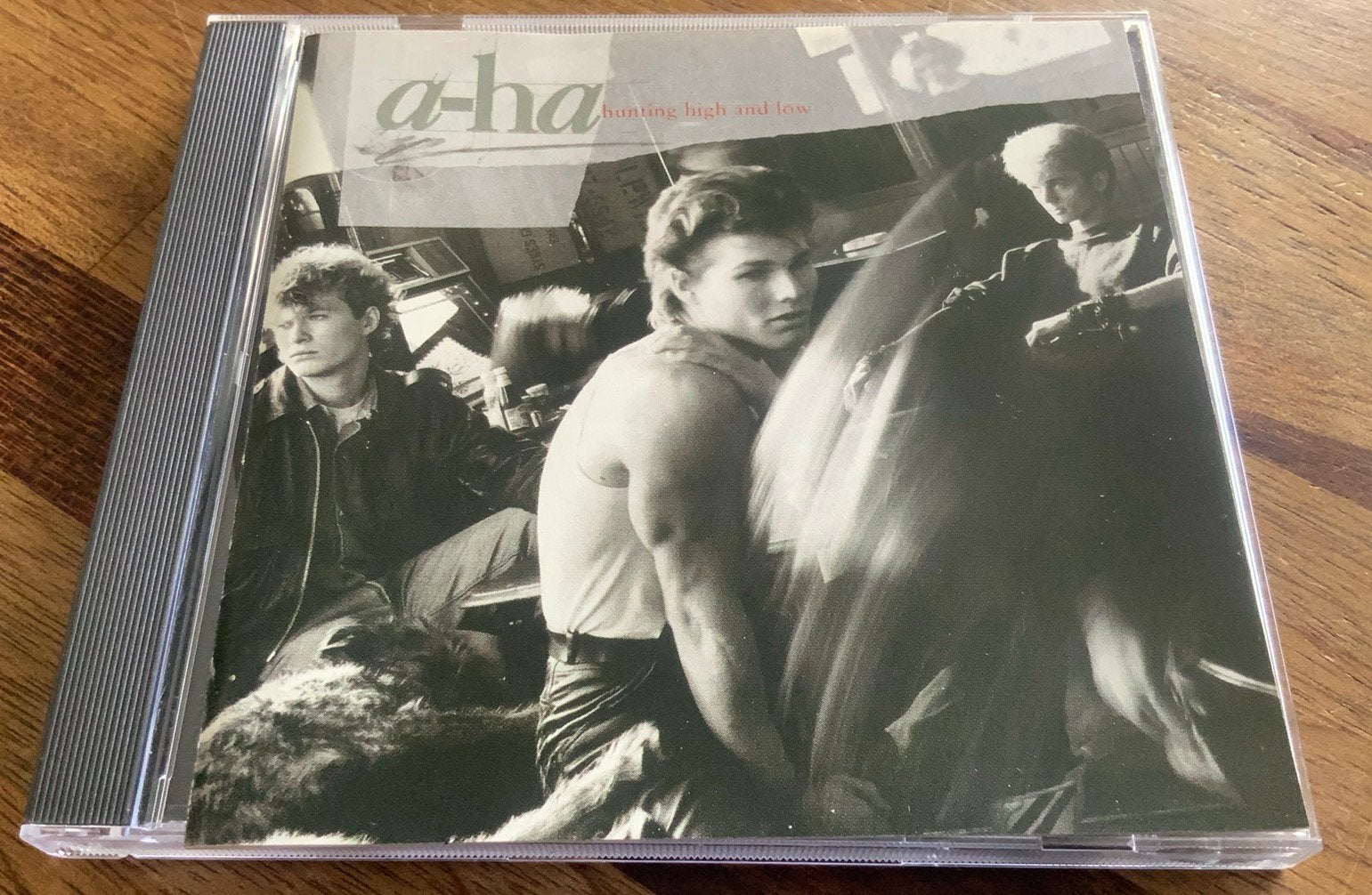 CD A-HA HUNTING HIGH AND LOW 1985 REPRISE RECORDS USA, Verzenden, Zo goed als nieuw, Poprock