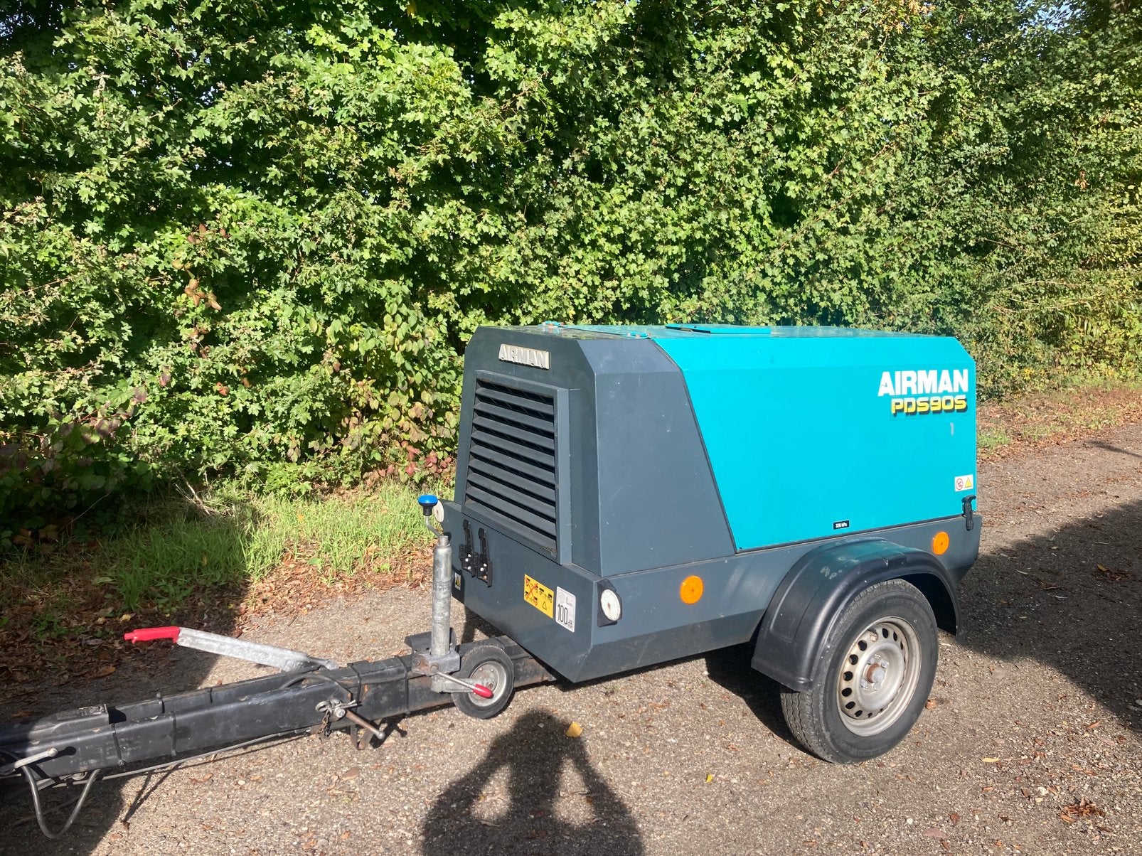 Mobiele schroefcompressor, Doe-het-zelf en Verbouw, 100 liter of meer, Ophalen of Verzenden, Zo goed als nieuw