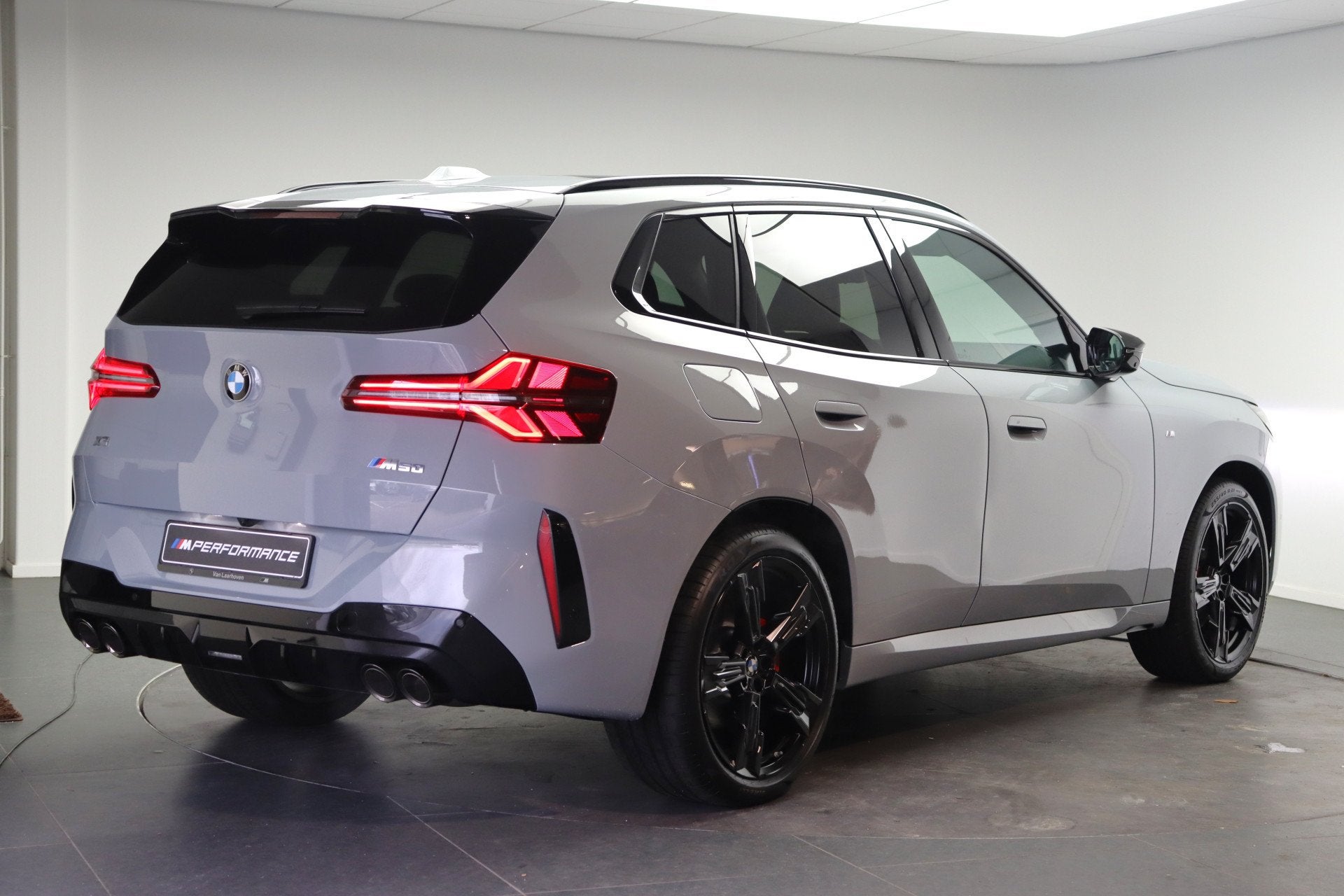 BMW X3 M50 xDrive Automaat / Panoramadak / Trekhaak / Sports, Dealer onderhouden, Zwart, Leder, Bedrijf