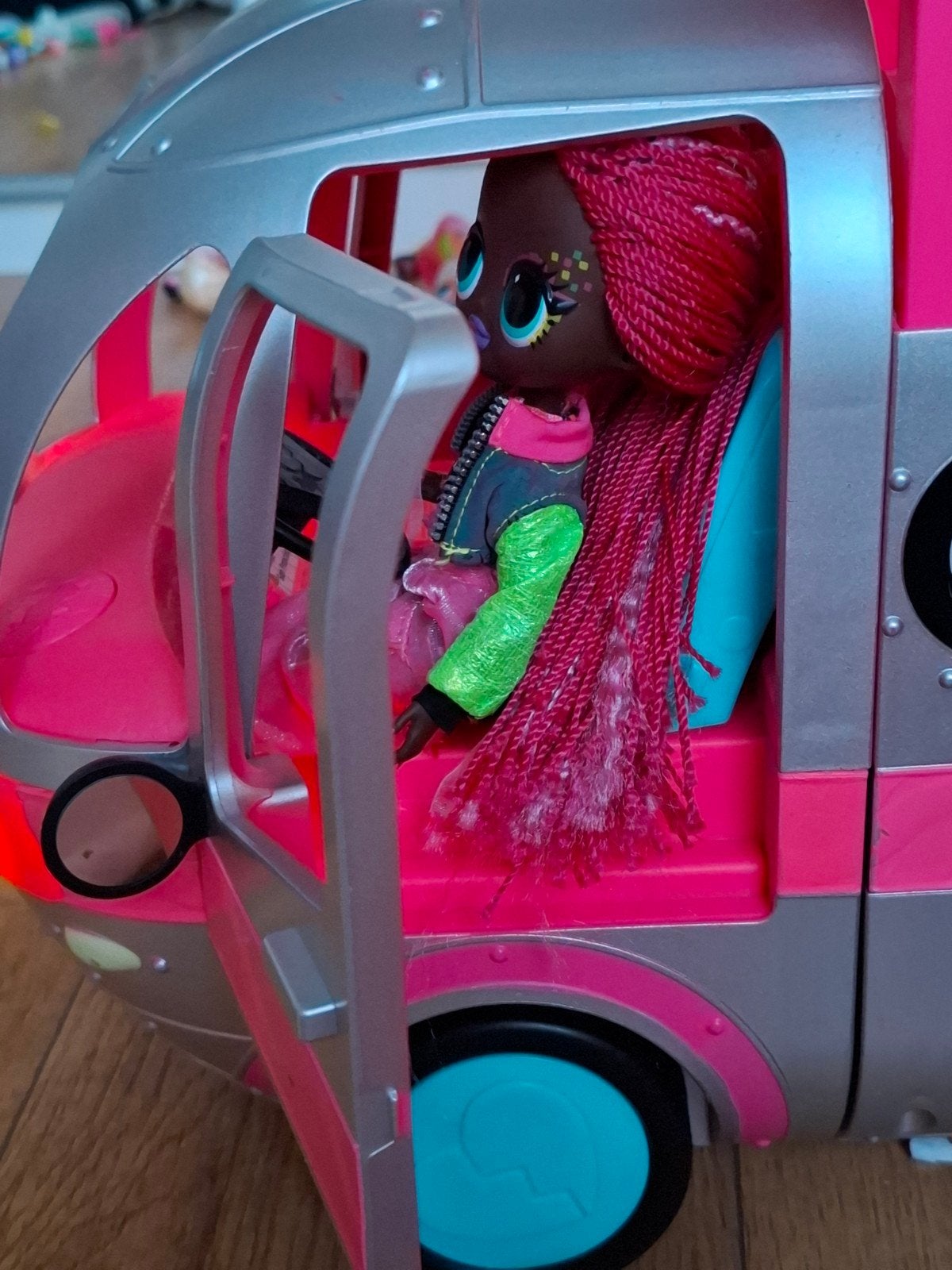 Grote L.O.L. Surprise! Camper met poppen en accessoires, Ophalen of Verzenden, Gebruikt, Jongen of Meisje