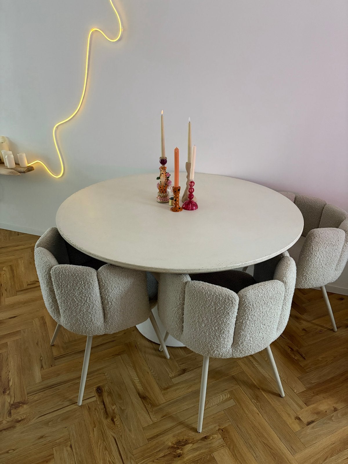 GOOSSENS Eettafel Stone 130cm - Zo goed als nieuw, Huis en Inrichting, Ophalen, Overige materialen, 100 tot 150 cm, Rond