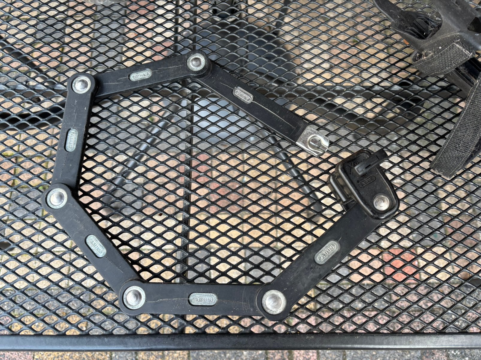 Te koop Abus XPlus zeskantig fatbike fiets scooter slot, Fietsen en Brommers, Fietsaccessoires | Fietssloten, Verzenden, Vouwslot