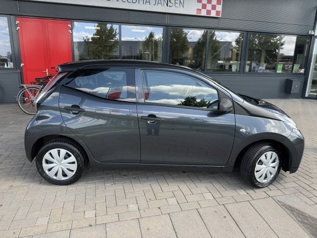 Toyota Aygo 1.0 VVT-i X-FUN 5-DRS. + AIRCO (bj 2018), Auto's, Toyota, Stof, Gebruikt, Euro 6, 4 stoelen