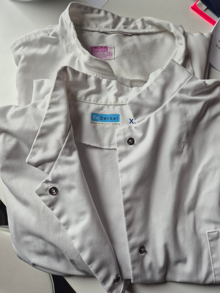 Witte (2 stuks)  pedicure- of schoonheidspec jasjes ., Kleding | Dames, Overige Dameskleding, Gedragen, Ophalen