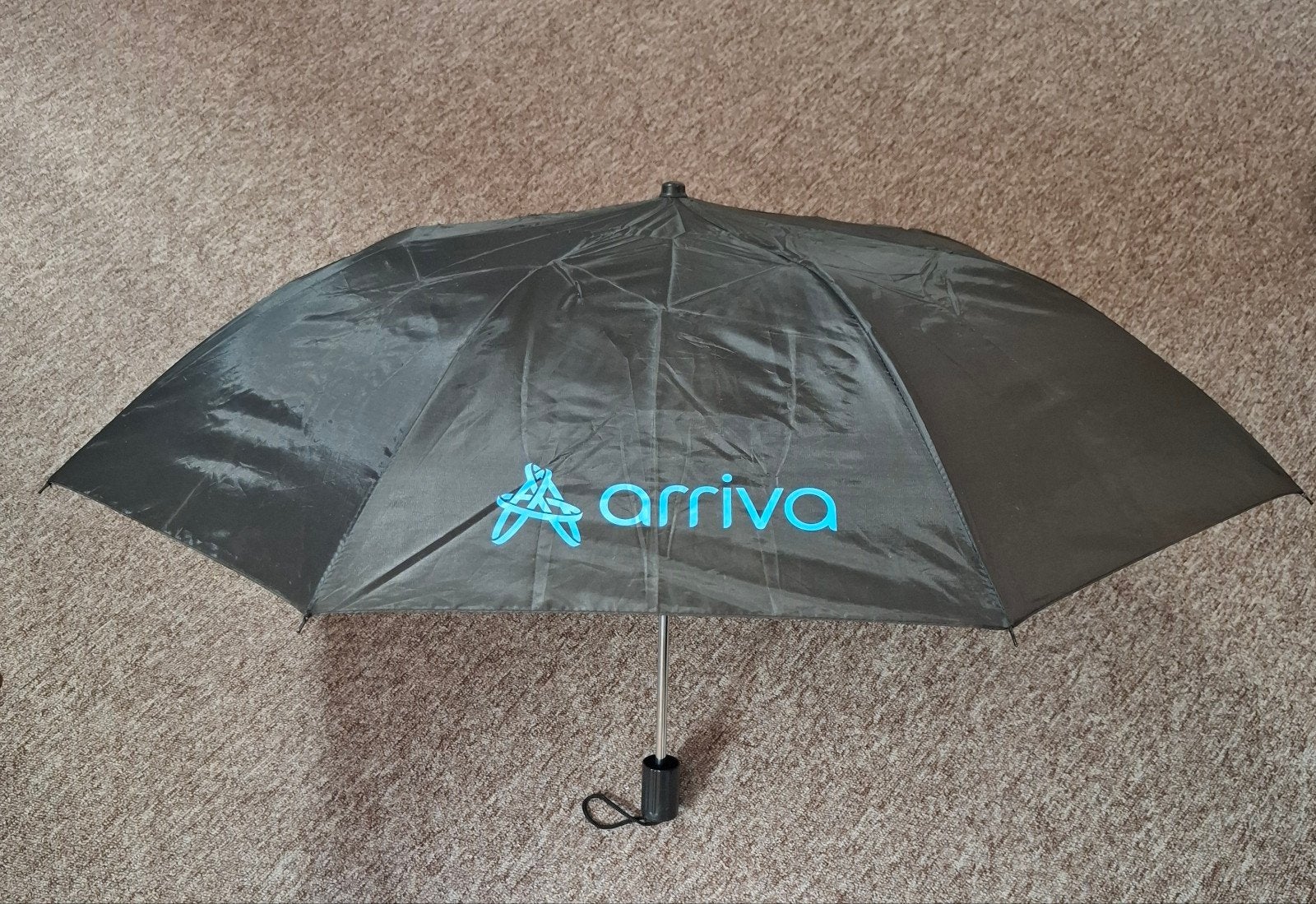 Nieuwe Arriva paraplu - Zwart met blauw logo, Ophalen of Verzenden, Nieuw, Bus of Metro, Overige typen